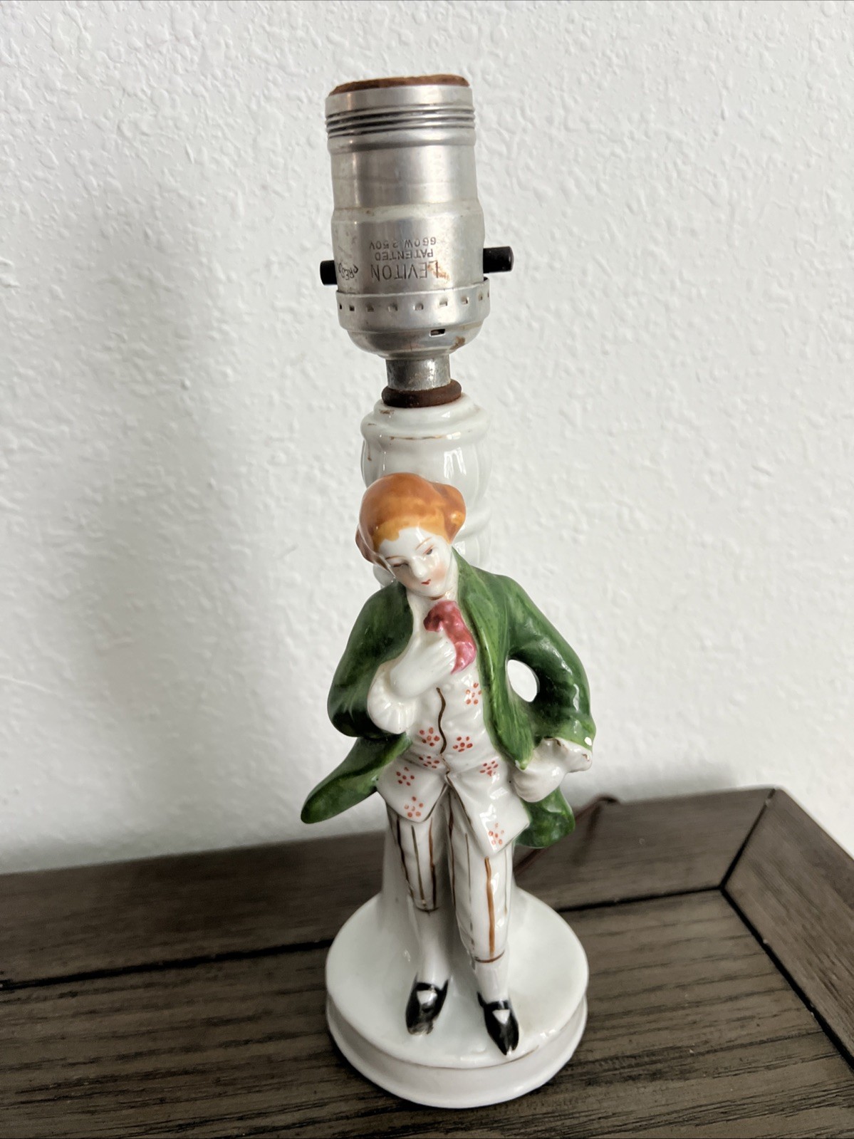 Vintage Hand Painted Japan Figural Porcelain Lamp Gentleman Leviton Socket 10”