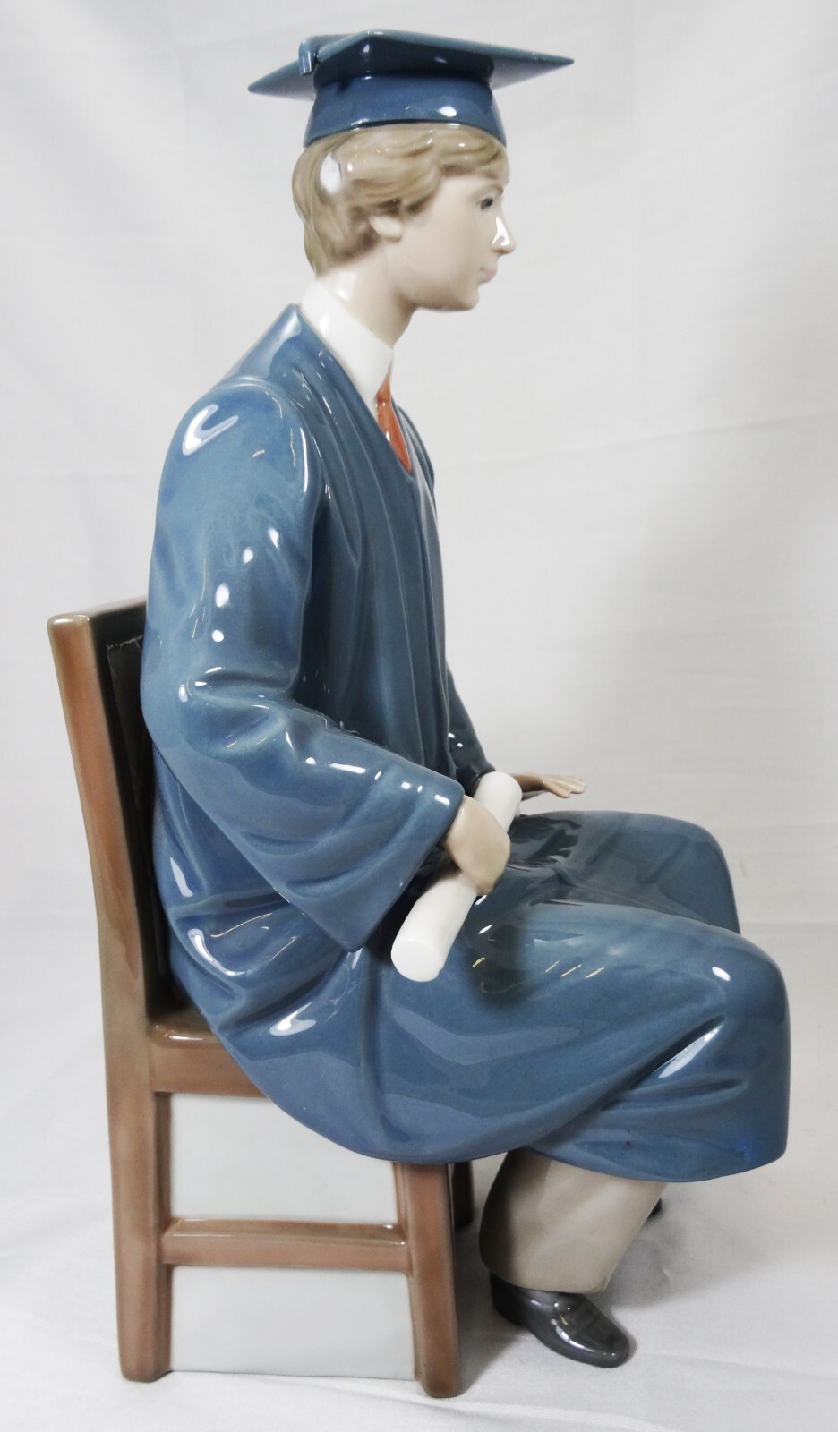 GRADUATE MALE by Lladro 11.25″ tall #5198 No Box… Tassel missing made in Spain