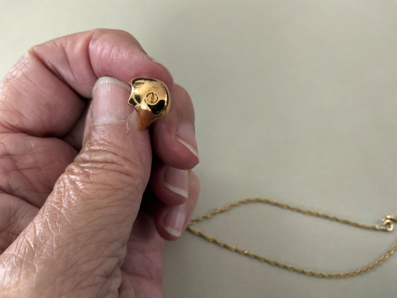 VTG Goebel Miniatures By Olszewski Goebel Collector’s Club Pendant Necklace 1982