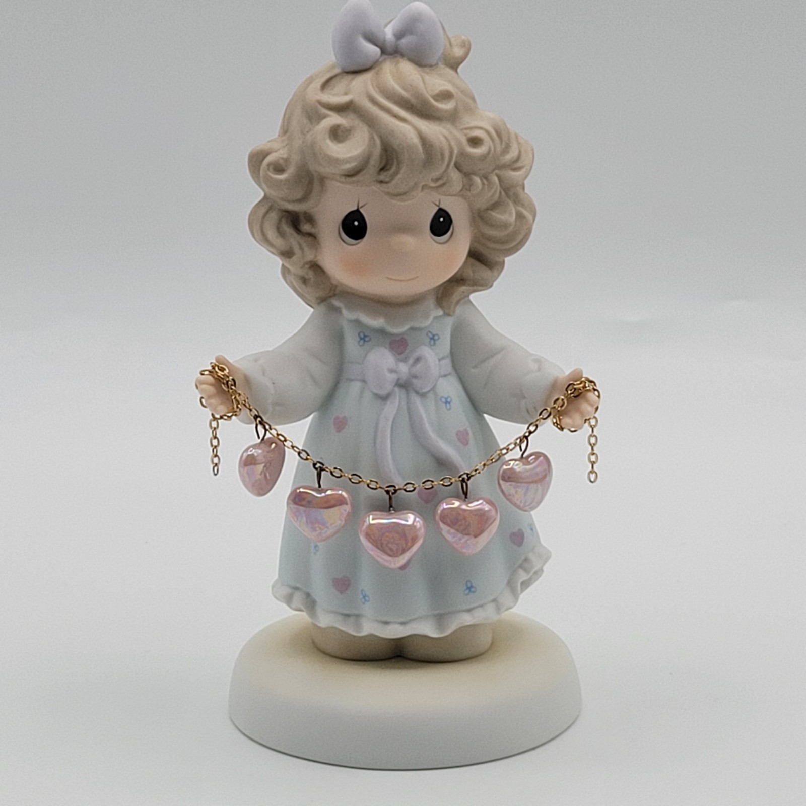2001 Precious Moments Figurine You Have Touched So Many Hearts #261084B