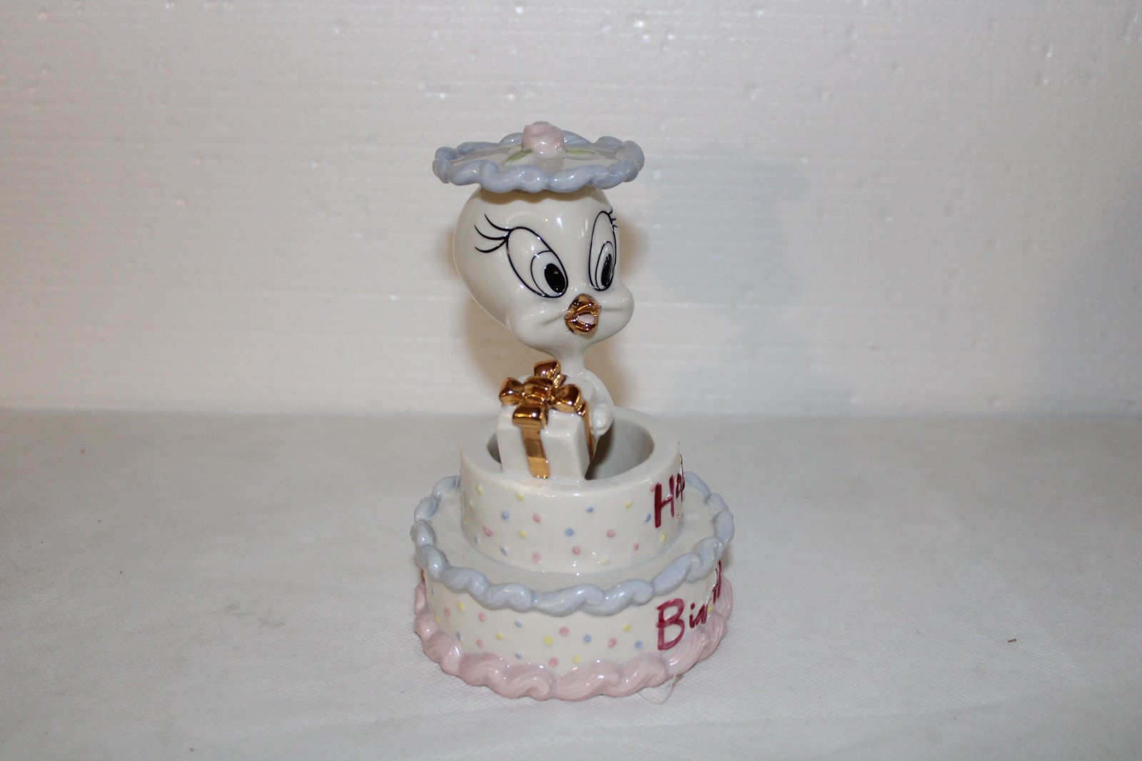 LENOX TWEETY BIRD BIRTHDAY 6 INCH FIGURINE