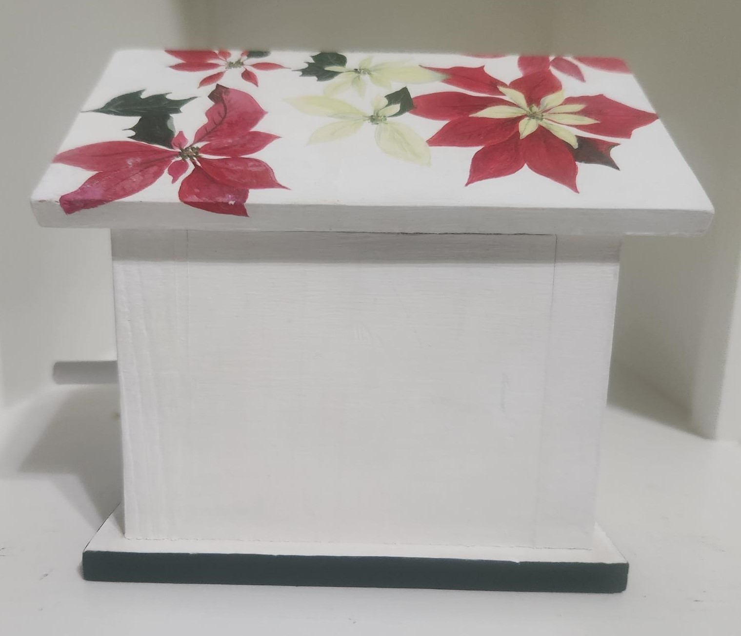 Hand Painted Wooden Birdhouse w/ Christmas Poinsettias 5″ x 4.5″ Inside Decor