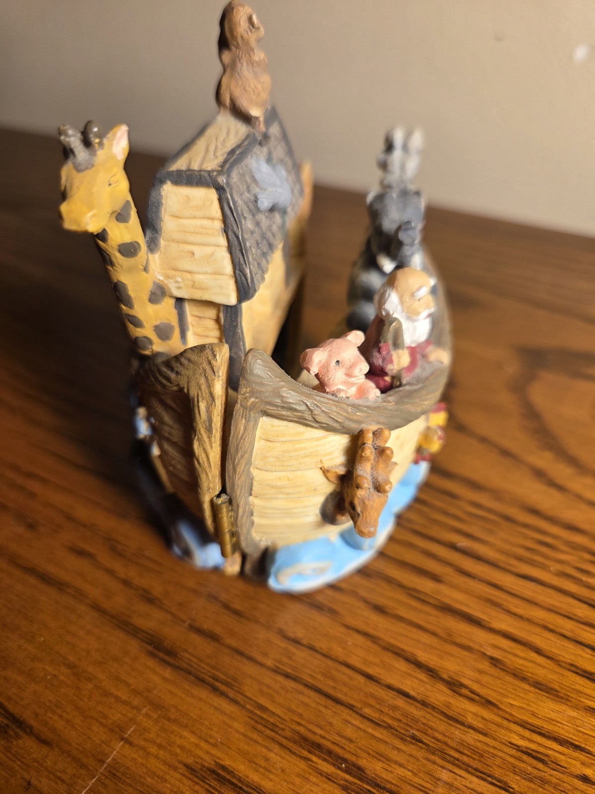 Noah’s🐘Ark Hinged Resin🦏Figurine Shows🦁Scene on🐇the inside 3.5 in Opens Up