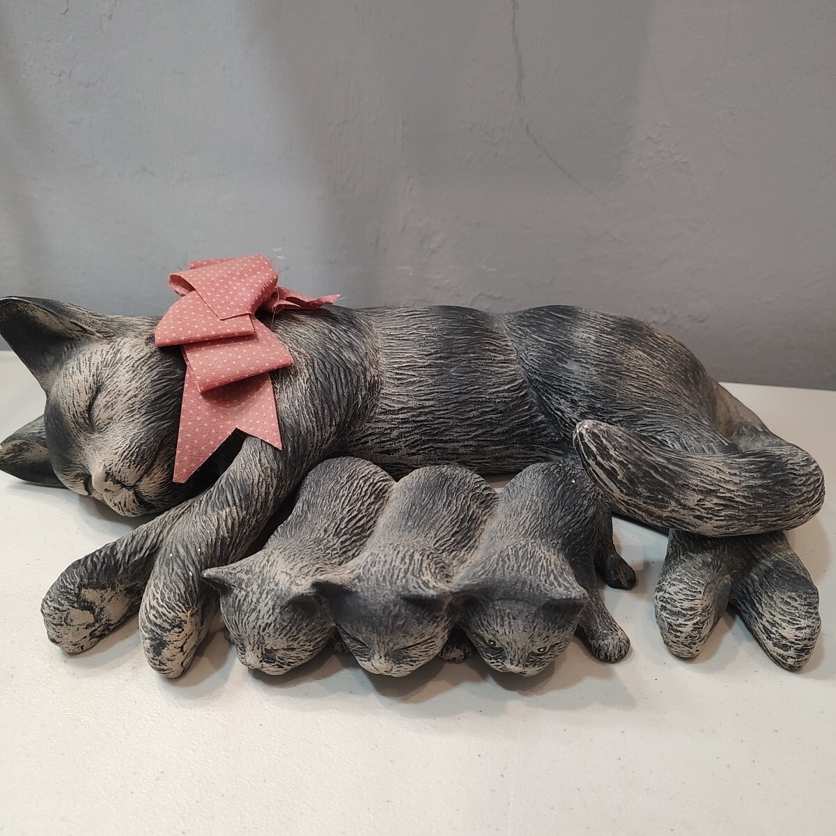 VTG Scioto 1987 Mother Cat 3 Kittens 12″ Grey Cat Nursing Sleeping Pink Bow