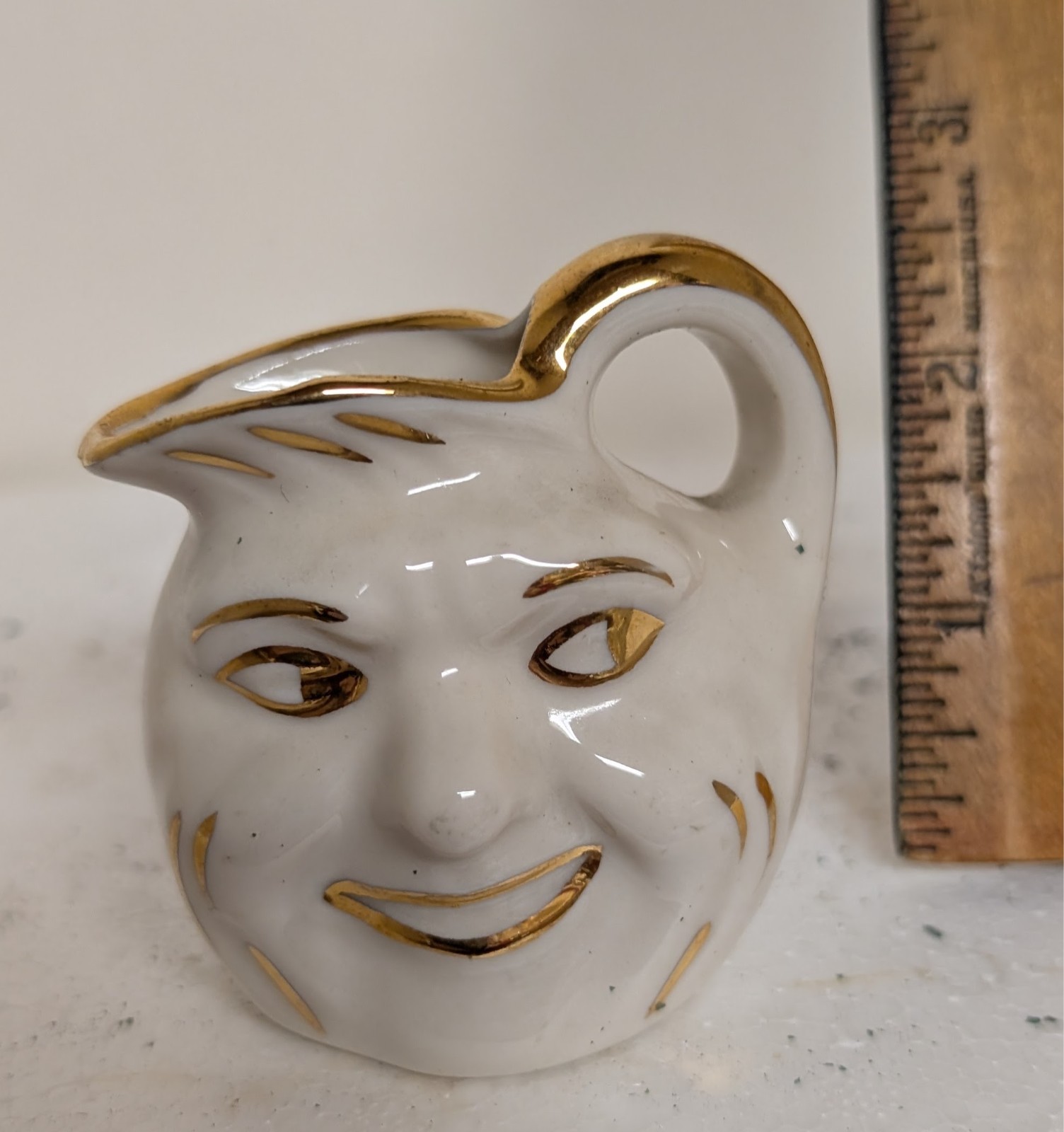 Vintage 2.5in gold trim 1946 porcelain happy smile face mini teapot cup