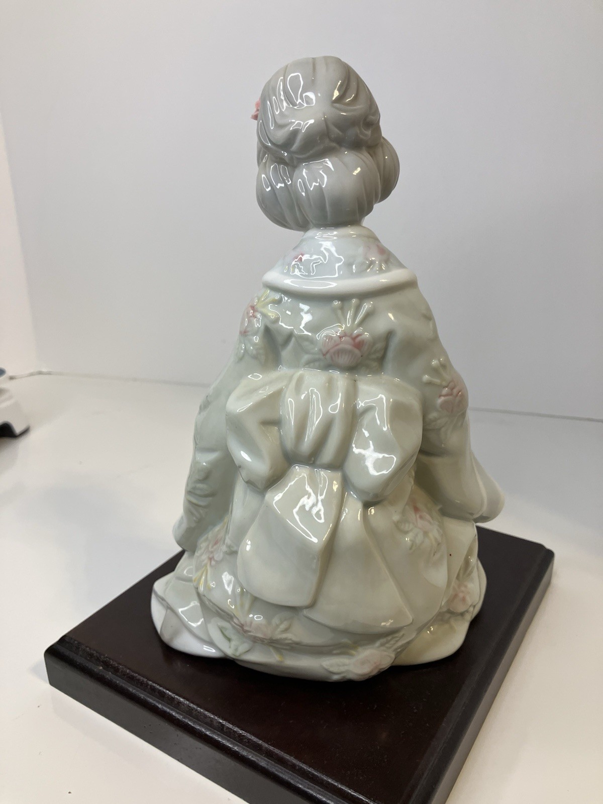 Vintage Porcelain Geisha Girl Figurine 9 Inch Extrene Detail