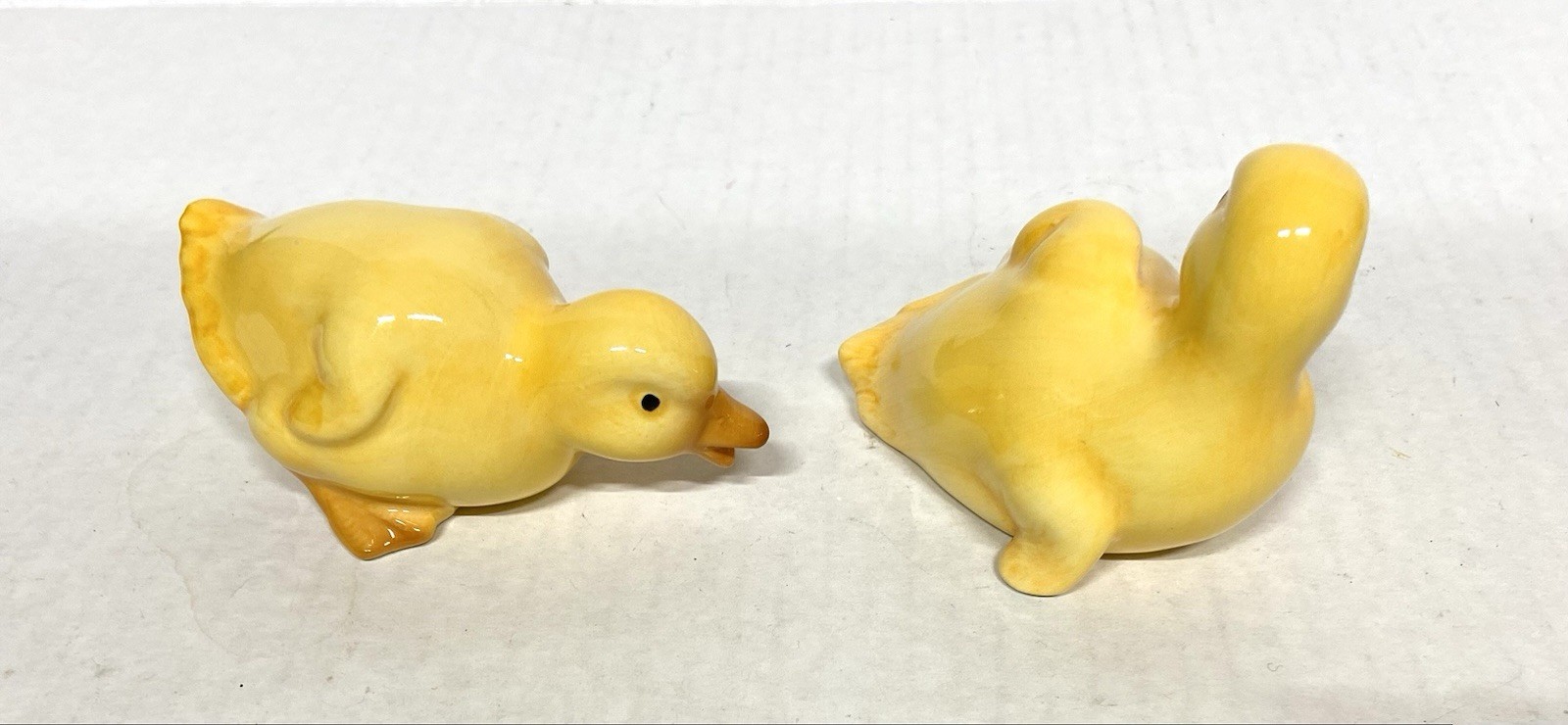 VINTAGE PAIR EASTER YELLOW BABY DUCKS / DUCKLINGS FIGURINES!