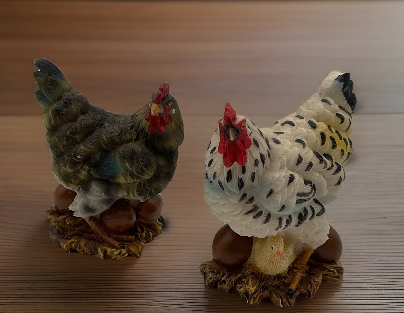 Set Of 2 Polyresin Mother Hens Sitting On Their Nest Protecting Their Chicks/Egg