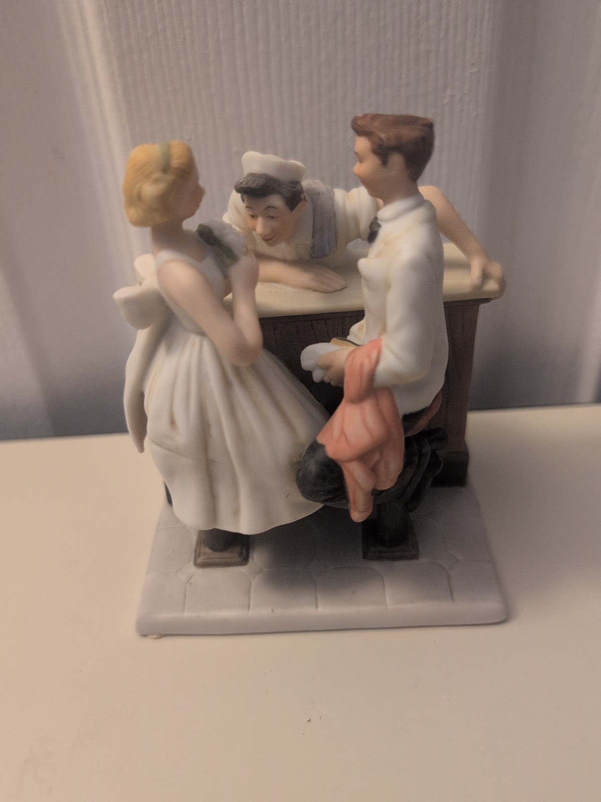 VINTAGE NORMAN ROCKWELL FIGURINE GOEBEL Mint Condition 4″ x 3.5″