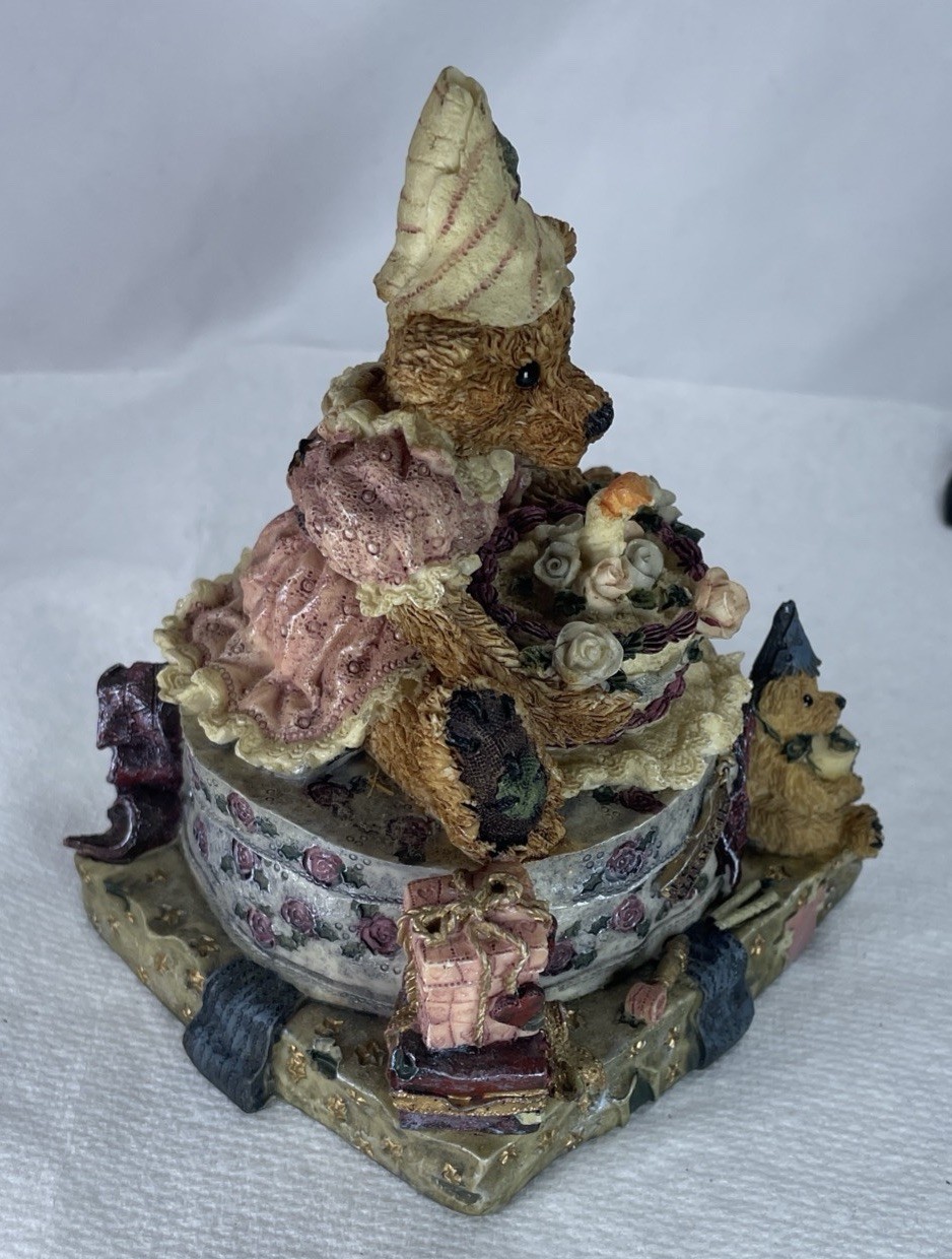 Boyds Bearstone Bailey’s Birthday Music Box #2763SF Plays Happy Birthday
