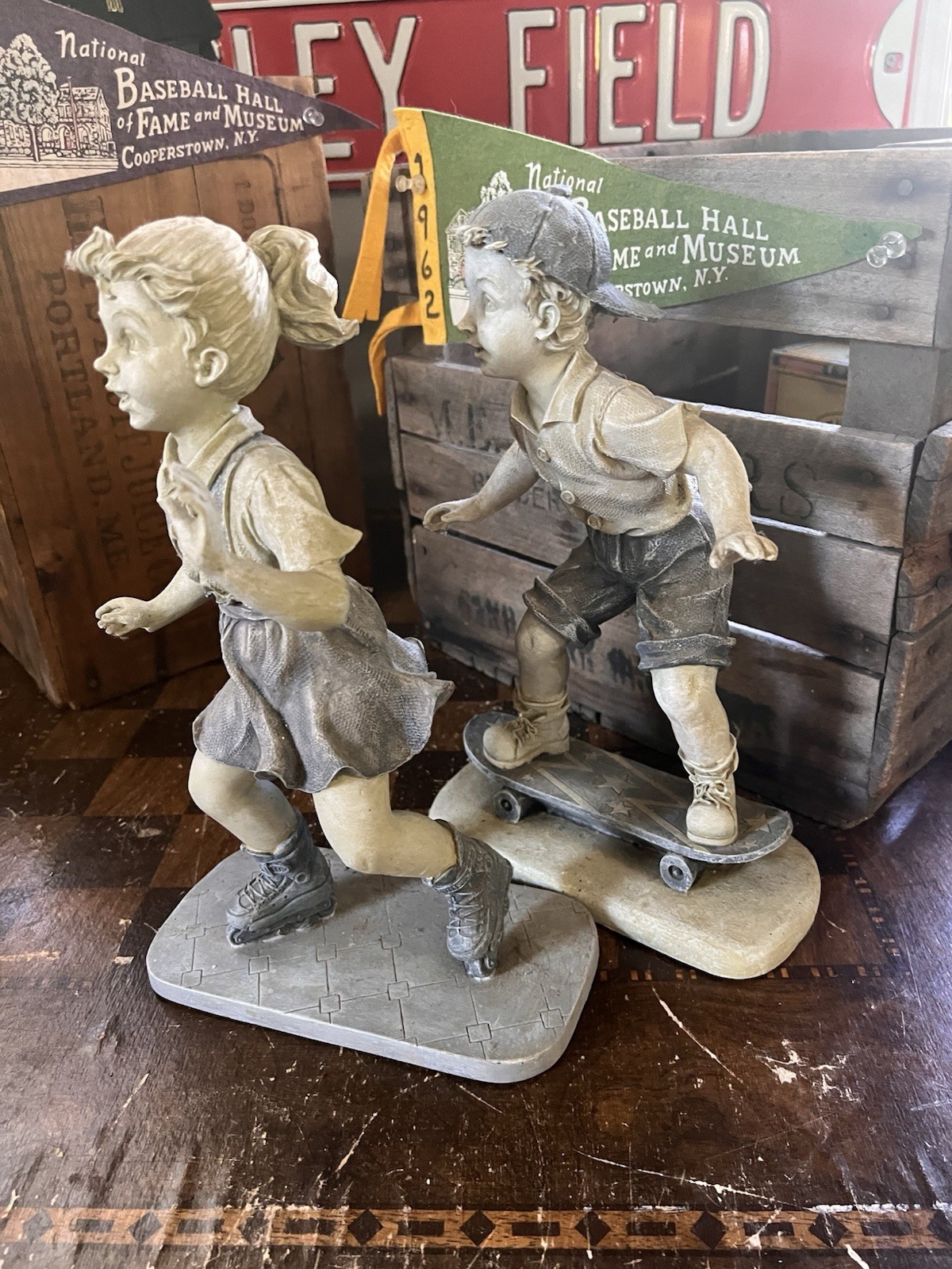 Jaimy Resin Statues Boy & Girl Skaters 12″x 7.5″ DKL Quality