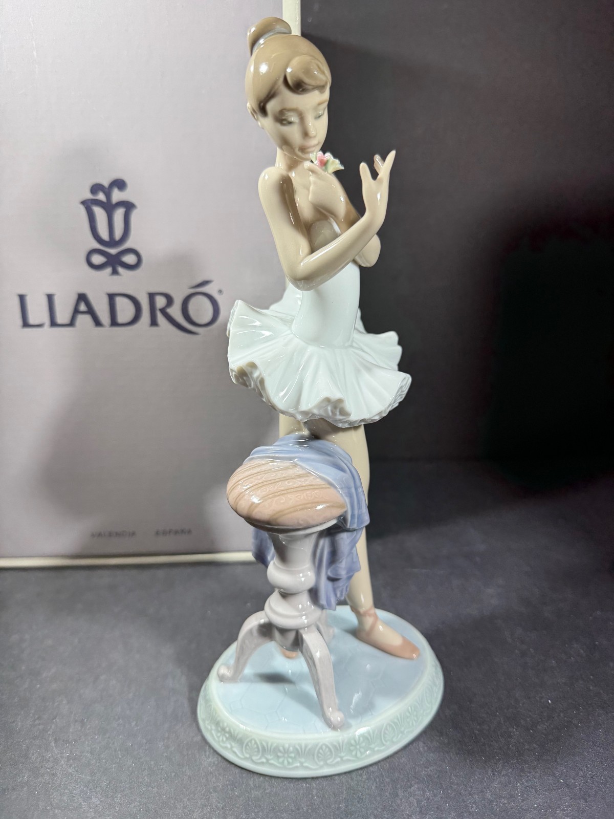 Retired Lladro #7641 “For a Perfect Performance” with Original Box