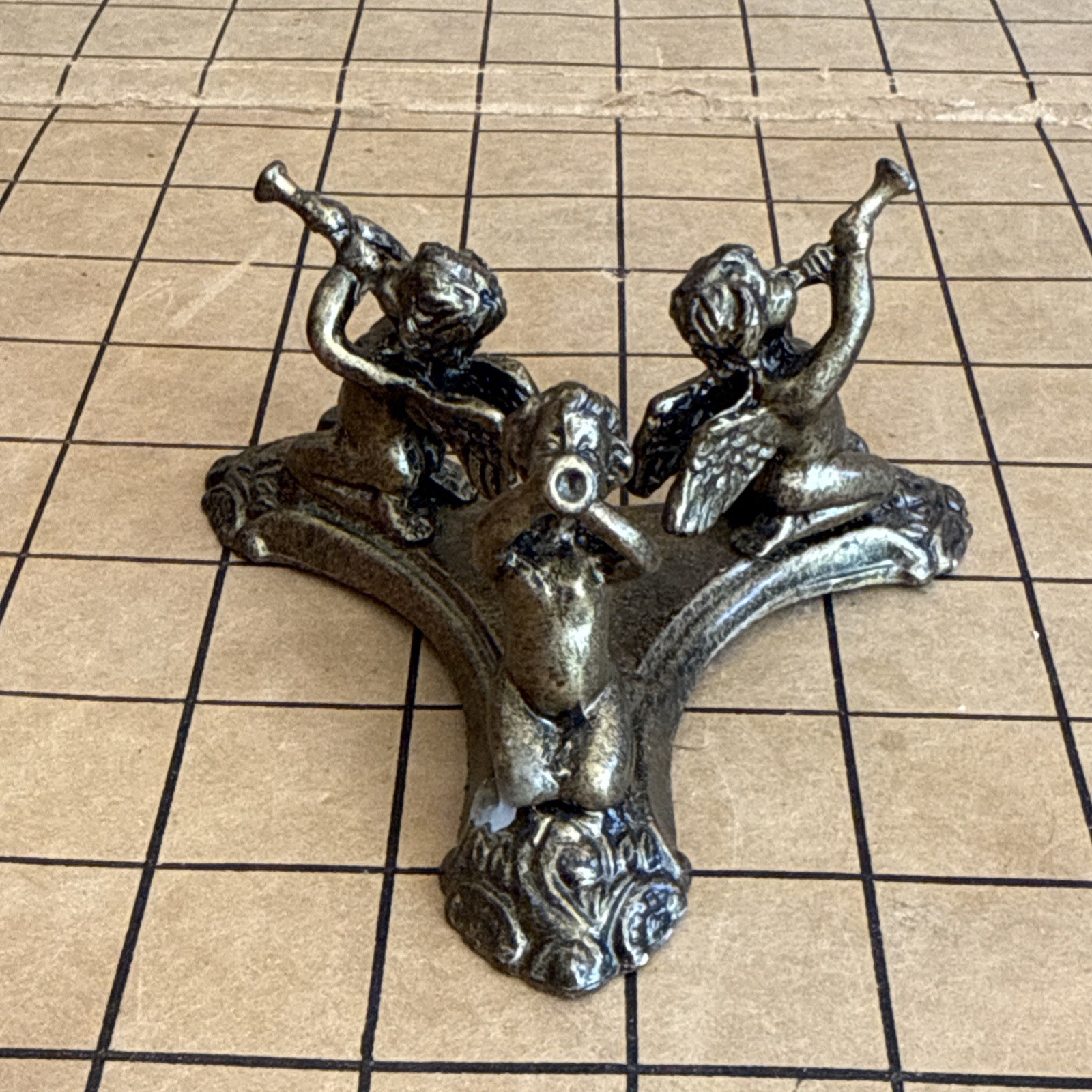 Vintage Cast Metal Figurine 3 Angels Cherubs Blowing Horns Candle Trinket Holder
