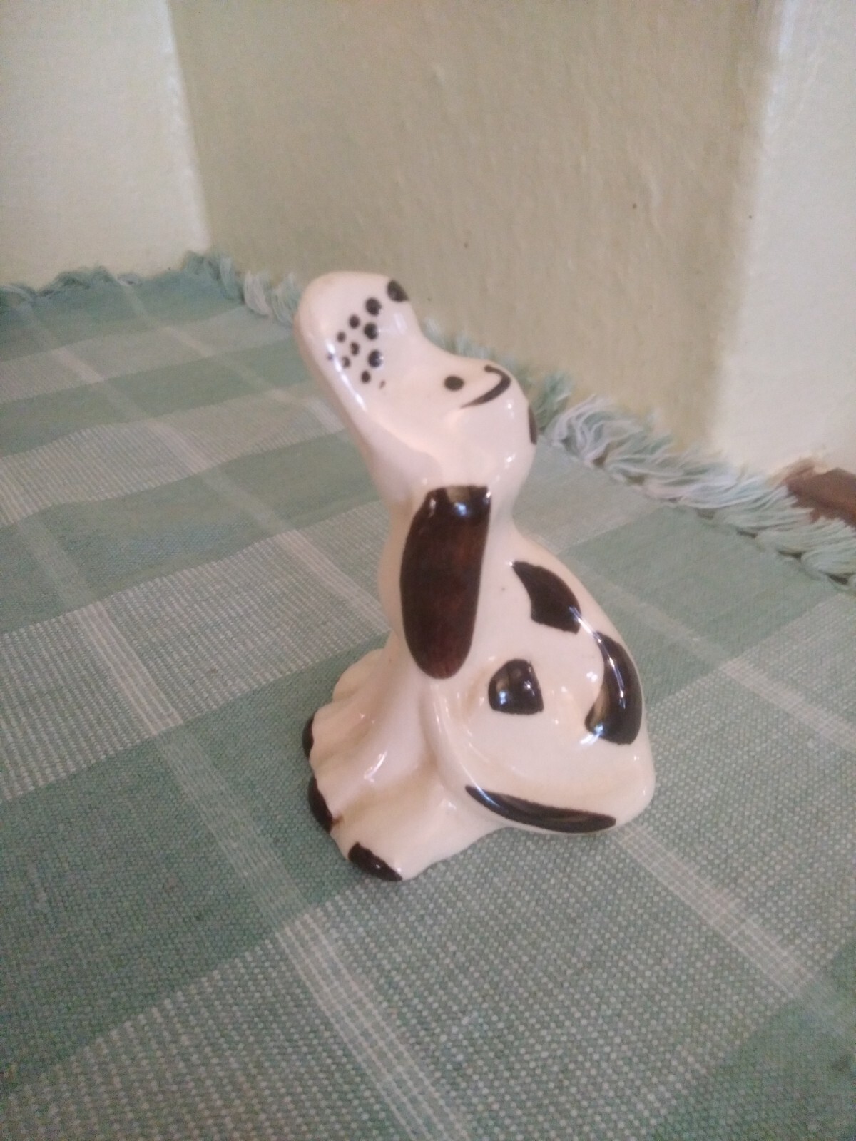 Vintage Ceramic Hounddog Sitting 3.25in