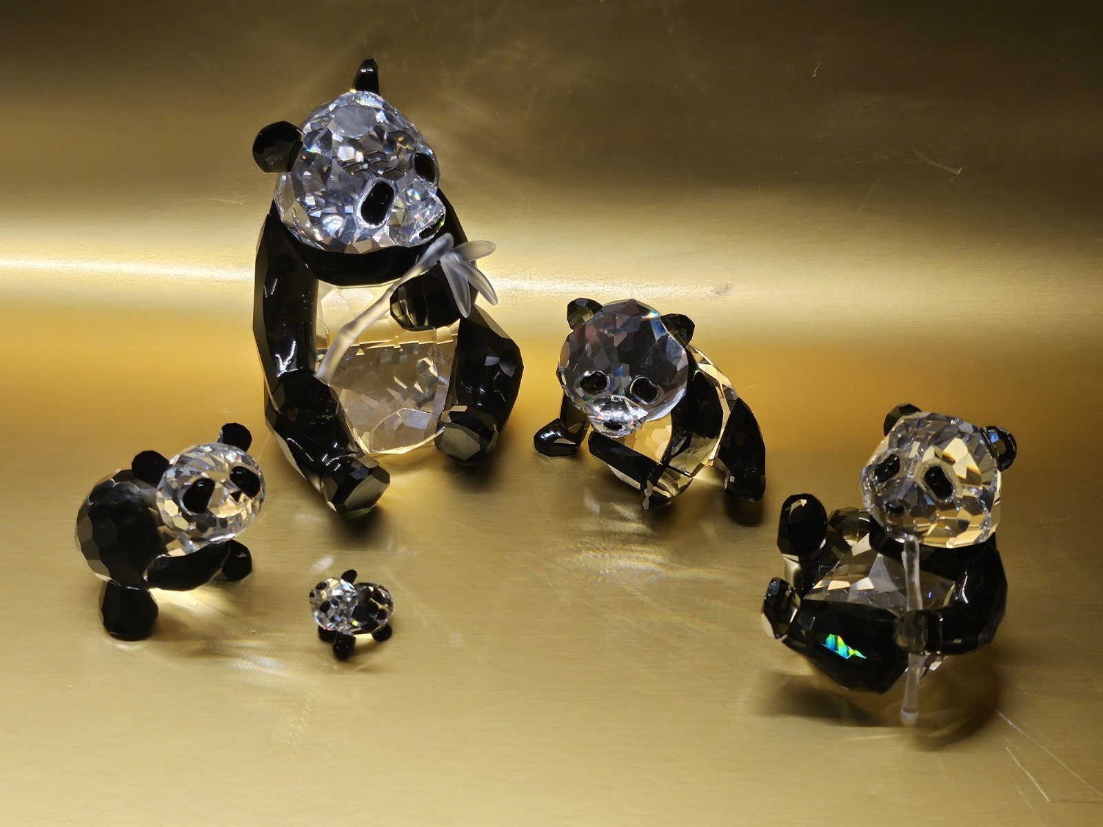 2008 Swarovski Crystal SCS PANDAS #0900918 & 181080 &181081 & 905543 ( READ)