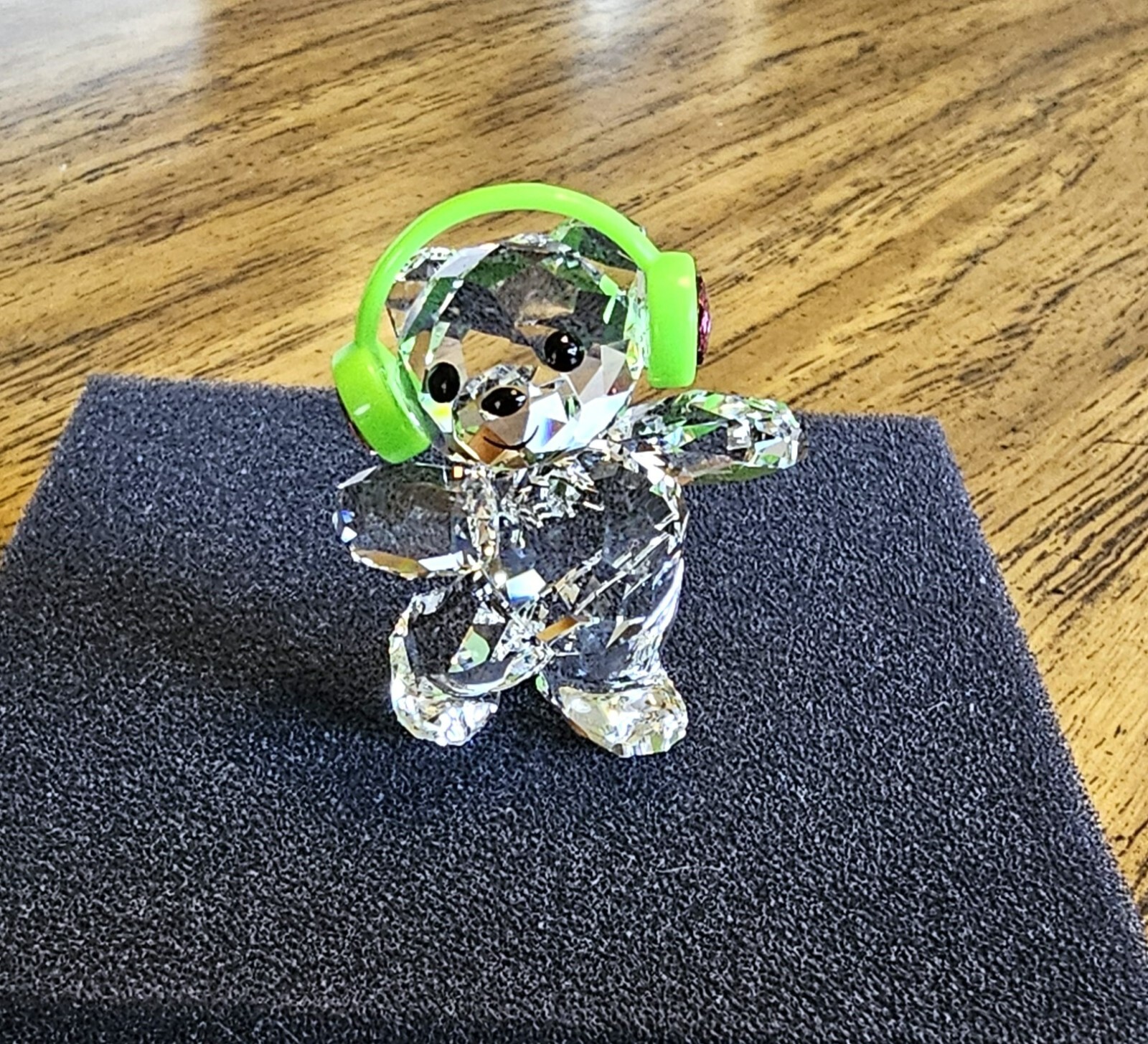 🎵 Swarovski Crystal 2022 L.E., “Just Dance” Kris Bear Figurine, Headphones, NIB