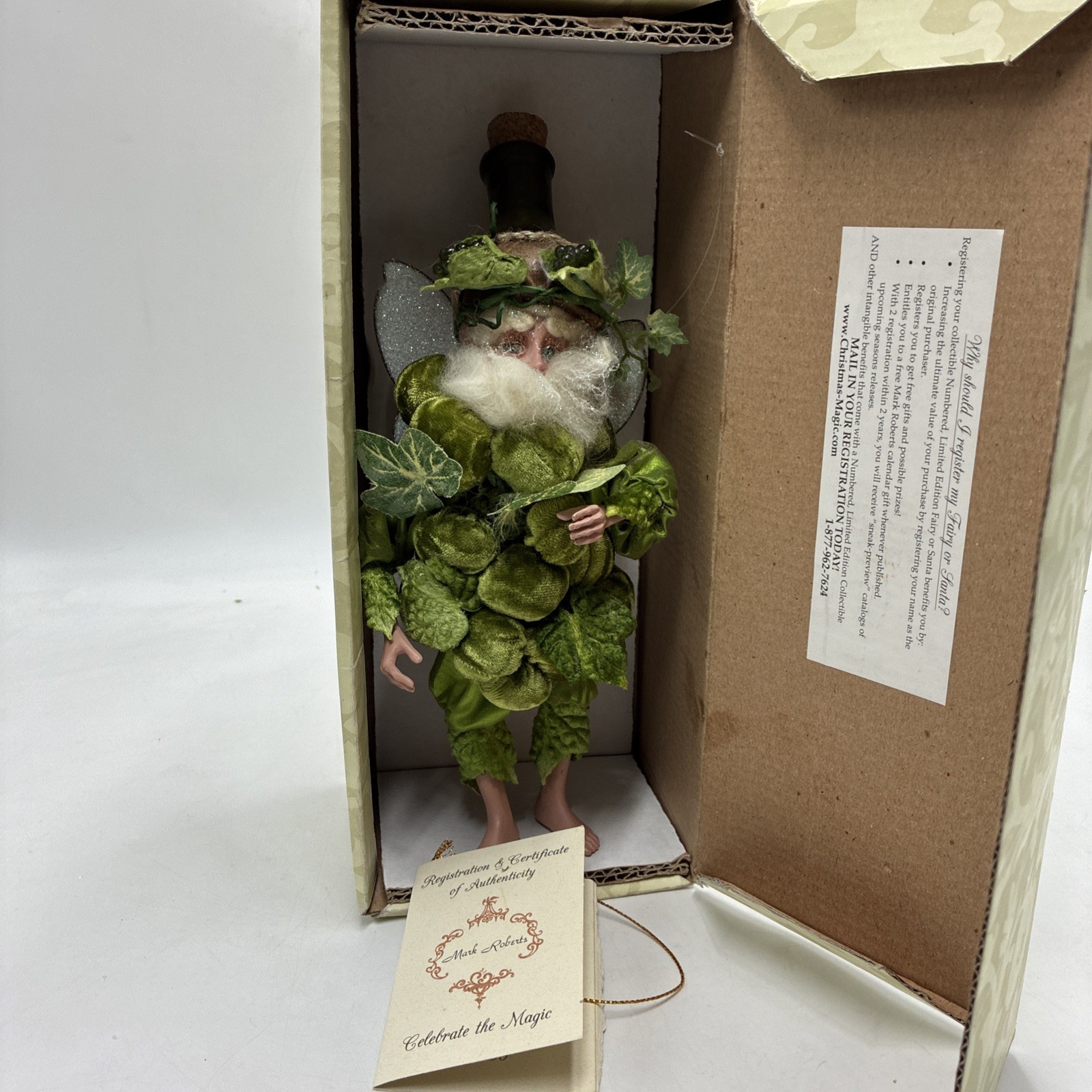 Mark Roberts 51.91924 Fairy/Elf “Wine Lover Fairy” Grapes 2008 Read