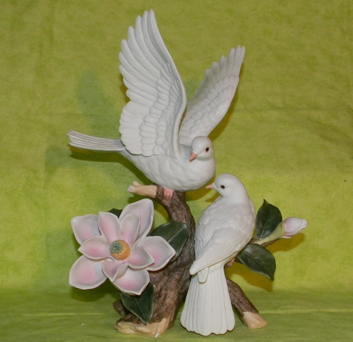 HOMCO 1999 Classic Porcelain Magnolia Delight Doves Bird Figurine