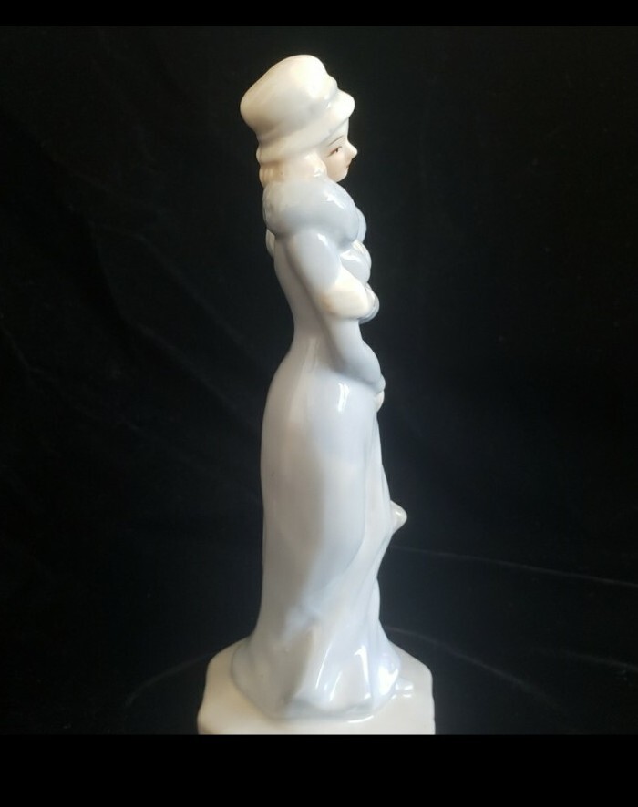 Porcelain Retro Style Dressed Nice Elegant Lady Figurine