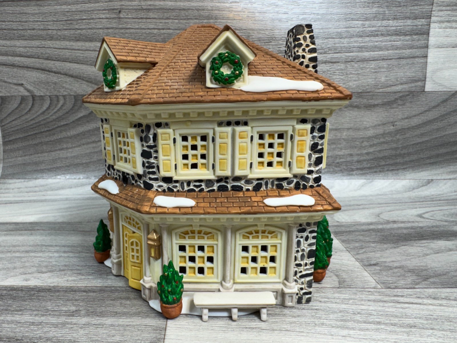 DEPT 56 DISNEY PARKS VILLAGE SERIES LIBERTY SQUARE SILVERSMITH – DEPARTMENT 56