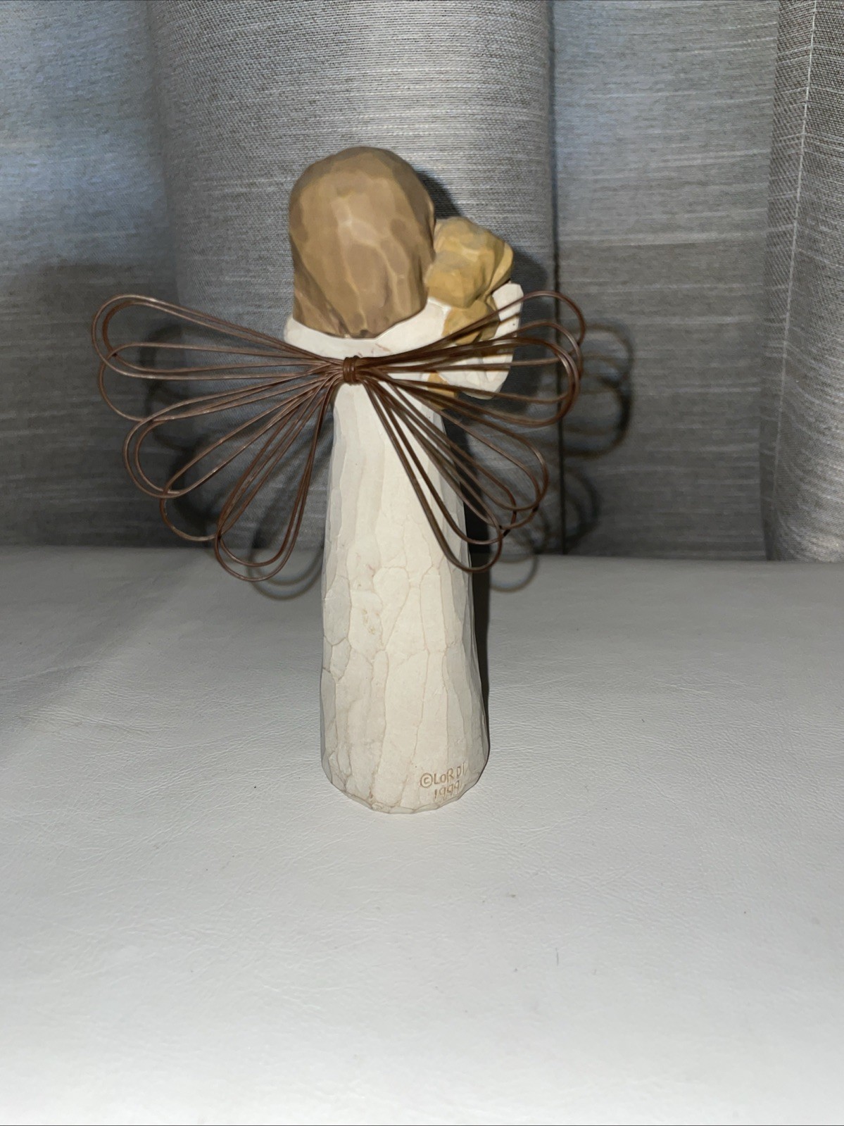 WILLOW TREE 1999 “Angel of Friendship” Holding Dog Puppy Figurine- 5.5″ Tall