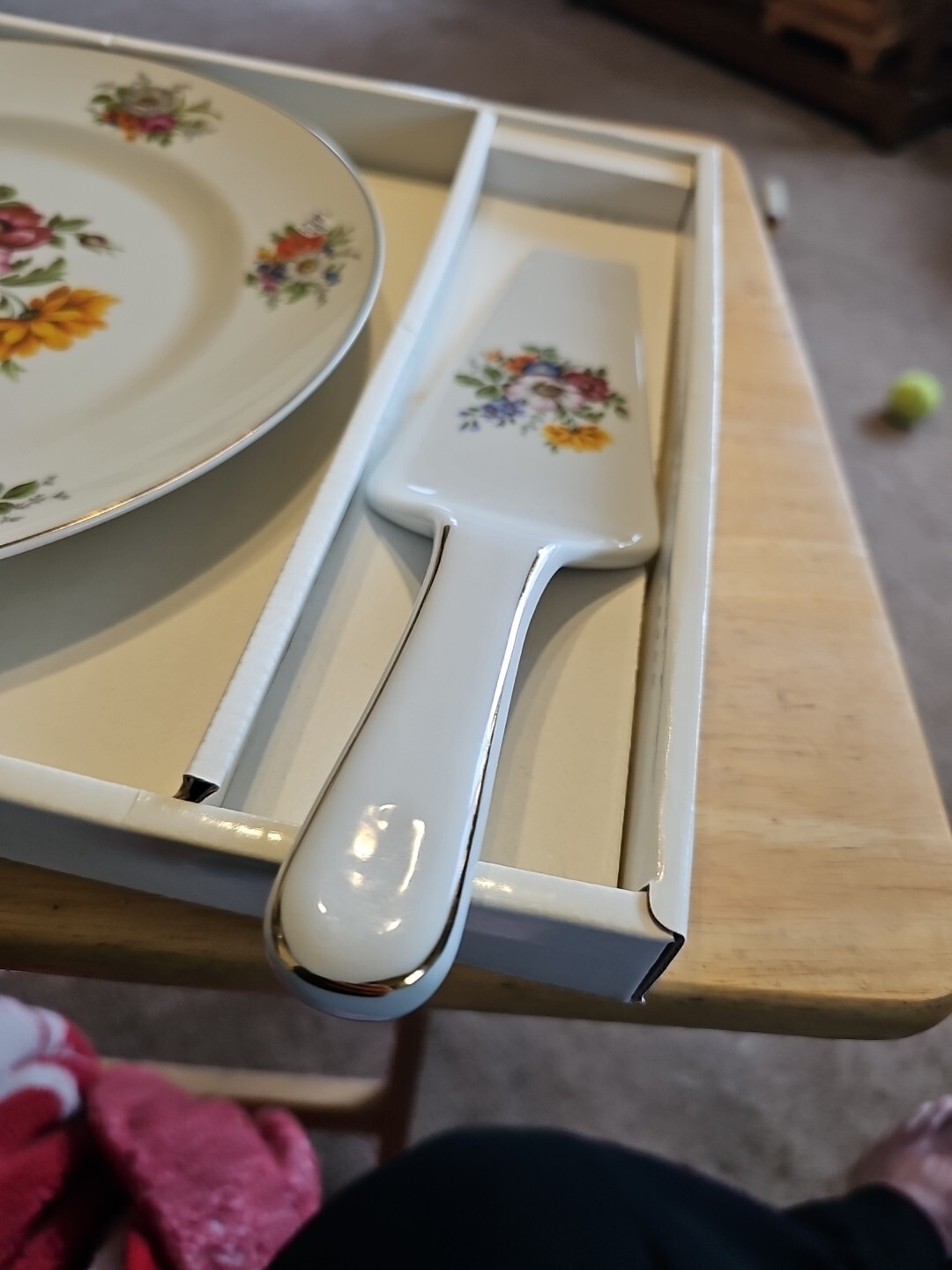ANDREA by SADEK Cake Plate and Server 10.5″ Floral Design. In Box.