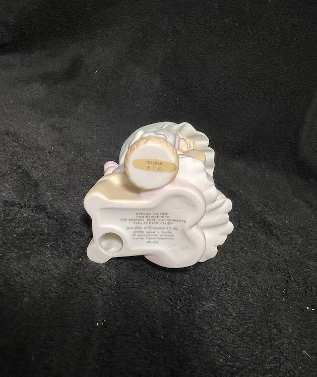 Precious Moments “You Are A Blessing To Me” girl sewing PM902 Club Edition 1990