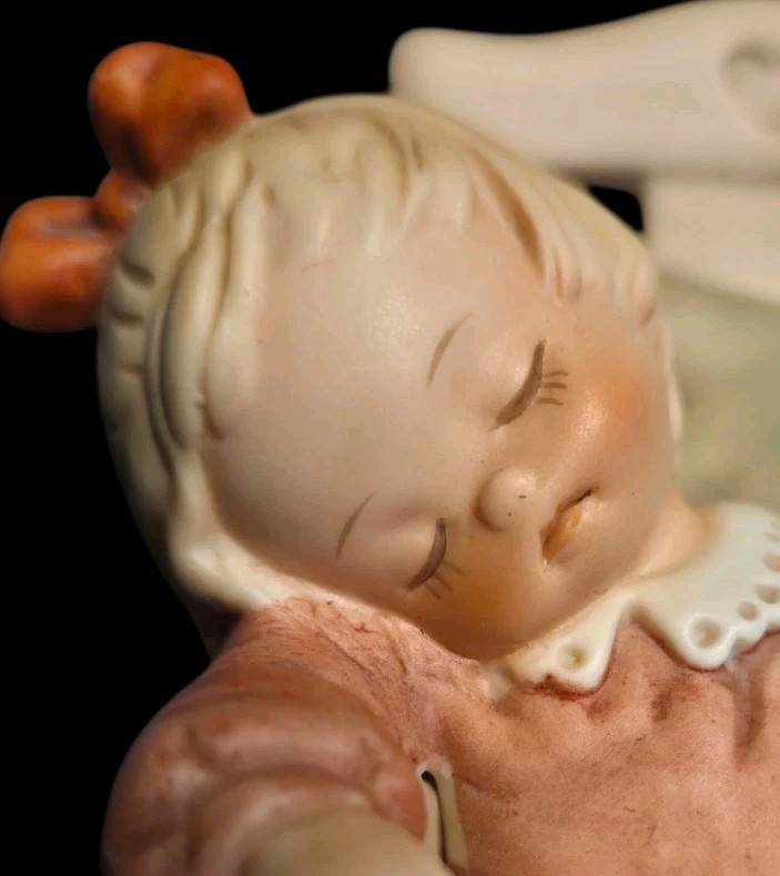Vtg Lucie Attwell Figurine Memories of Yesterday Welcome Santa 4.75″Enesco 1988