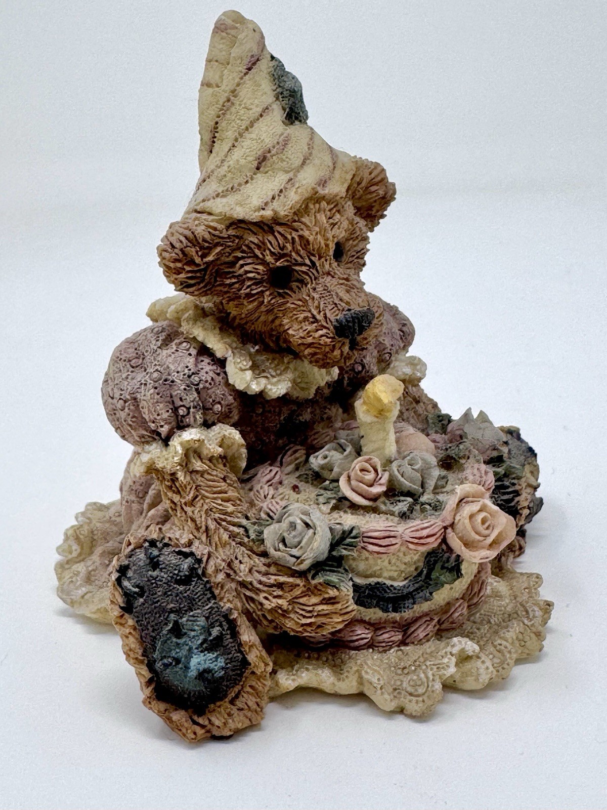 Boyds Bears & Friends “Bailey’s Birthday” Resin – Style #2014 – Style 47E/158