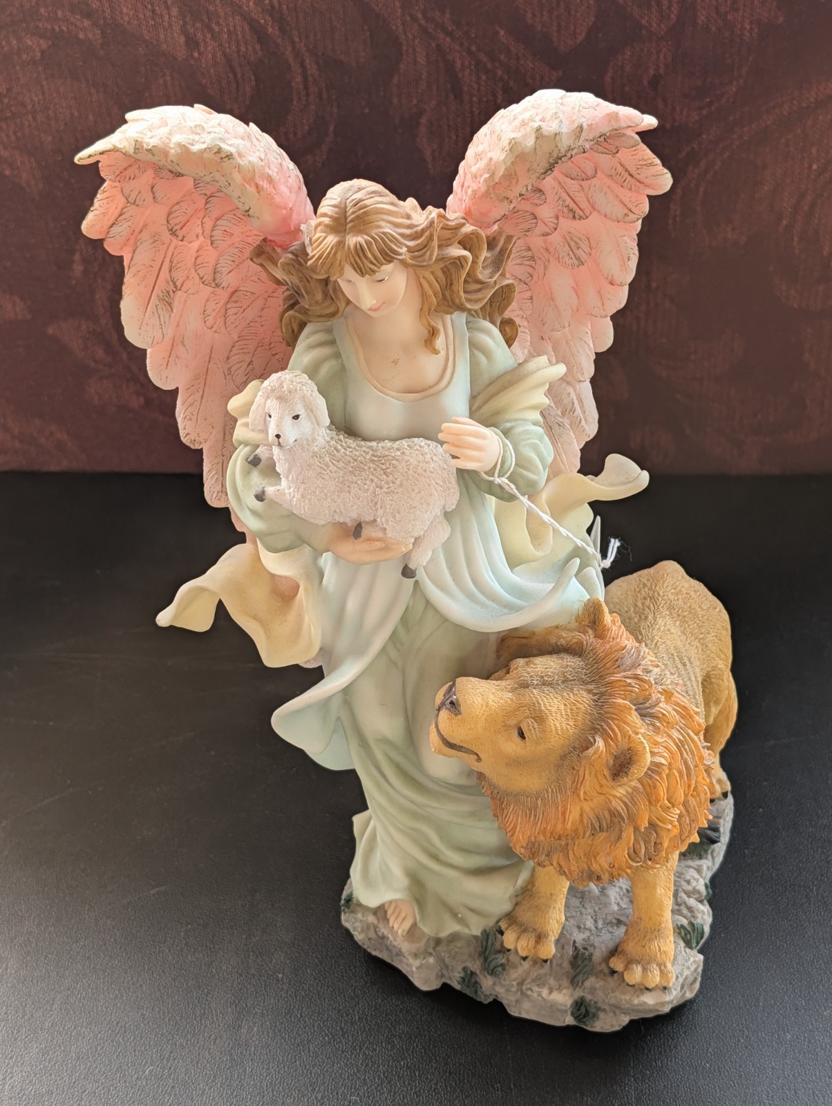 A113- Angel of Piece with Lion & Lamb – Heritage House Collector Edition