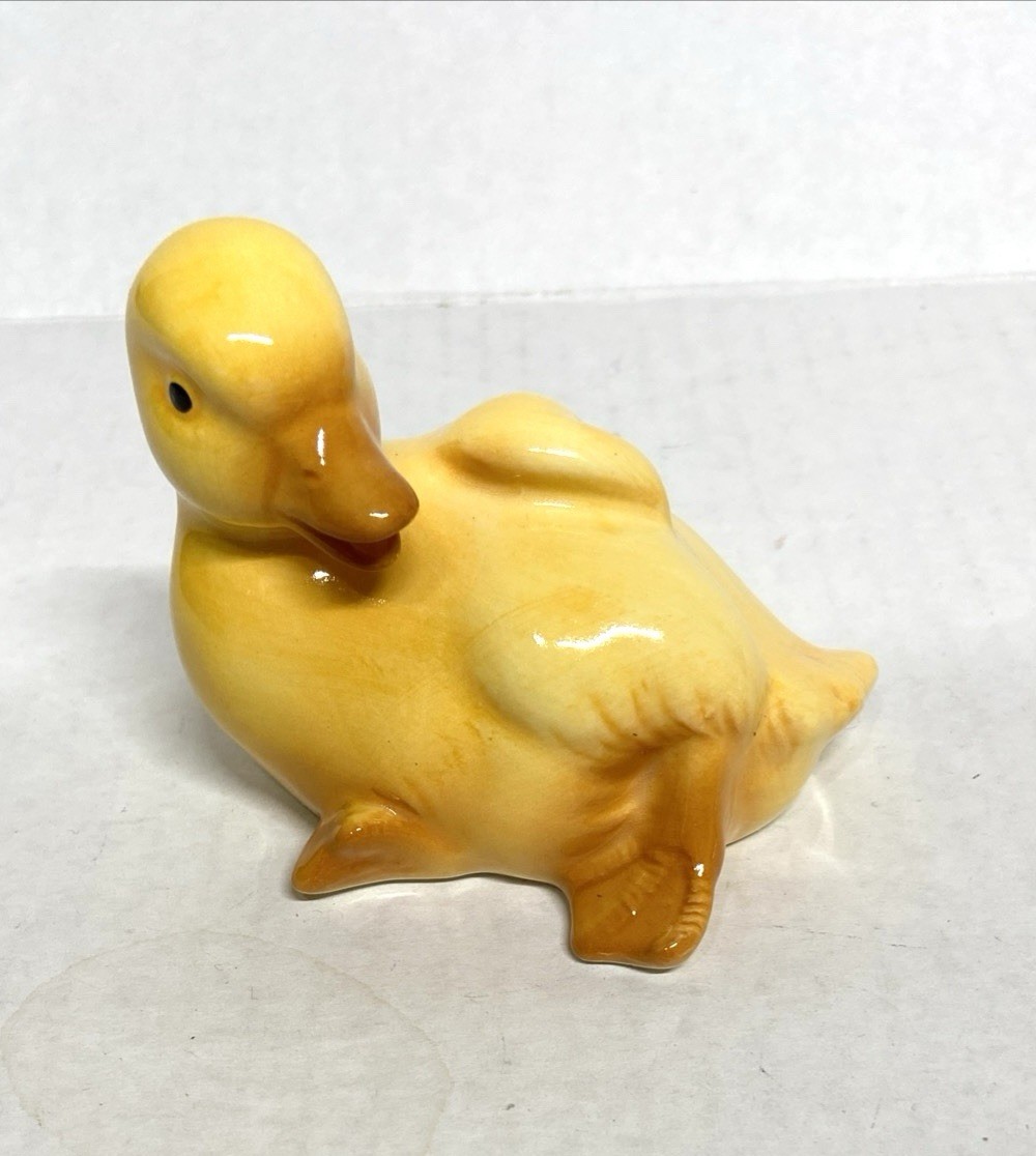 VINTAGE PAIR EASTER YELLOW BABY DUCKS / DUCKLINGS FIGURINES!