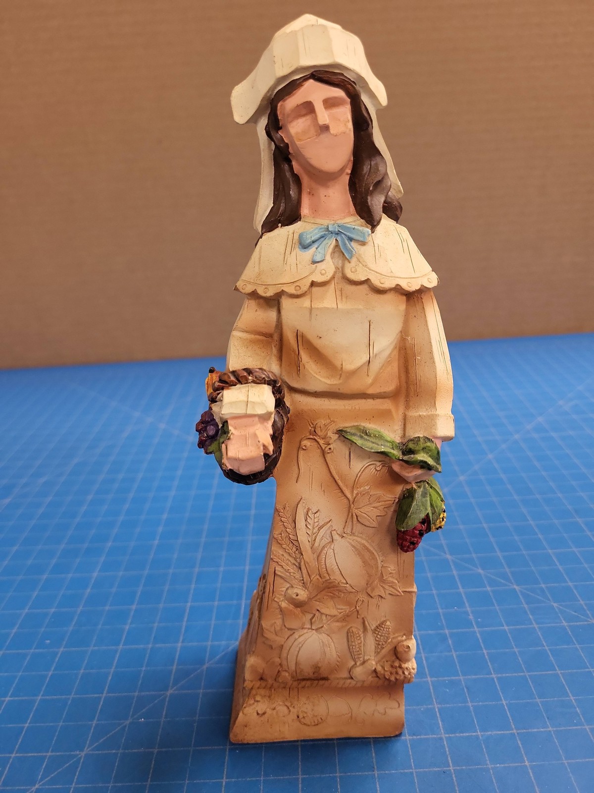 Pilgrim Woman Lady Figurine Thanksgiving Autumn Harvest Decor Resin Faux Wood Lo