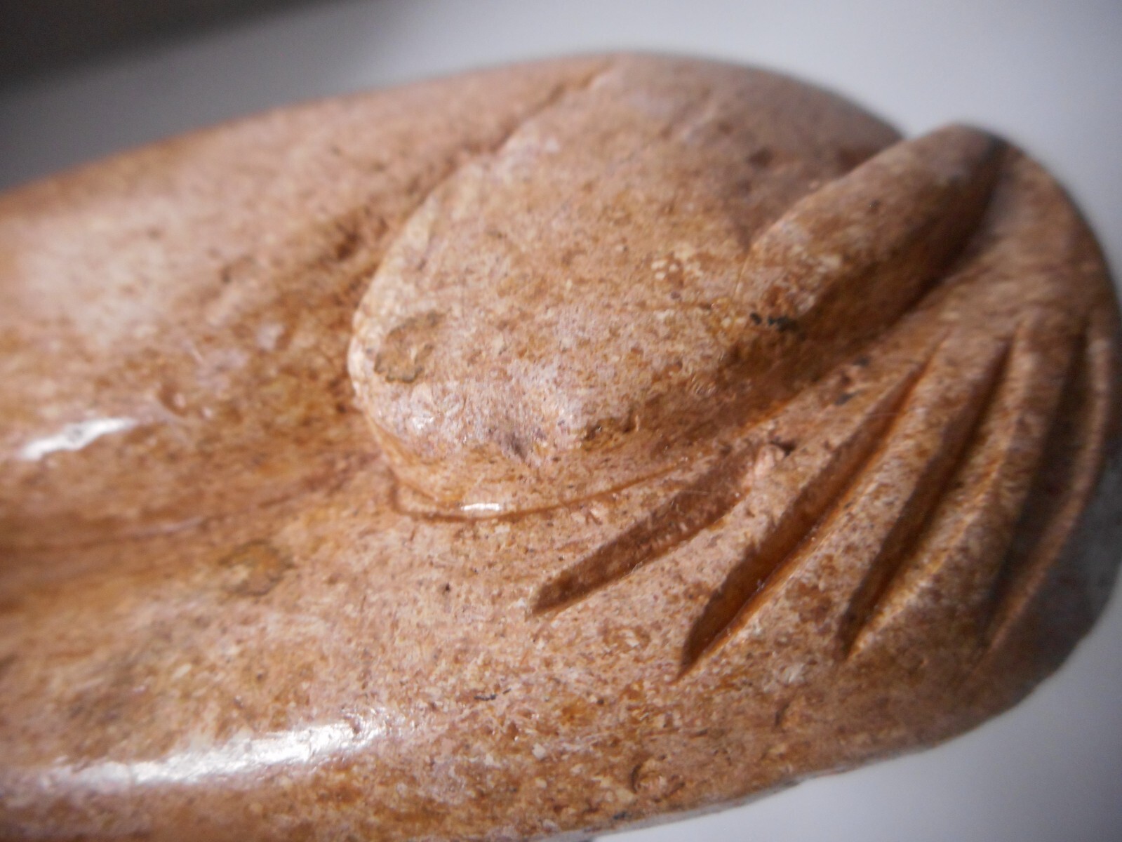 Hand-Carved Beige Sheen Stone Crouching Frog Figurine Paperweight Panama 5″x3″