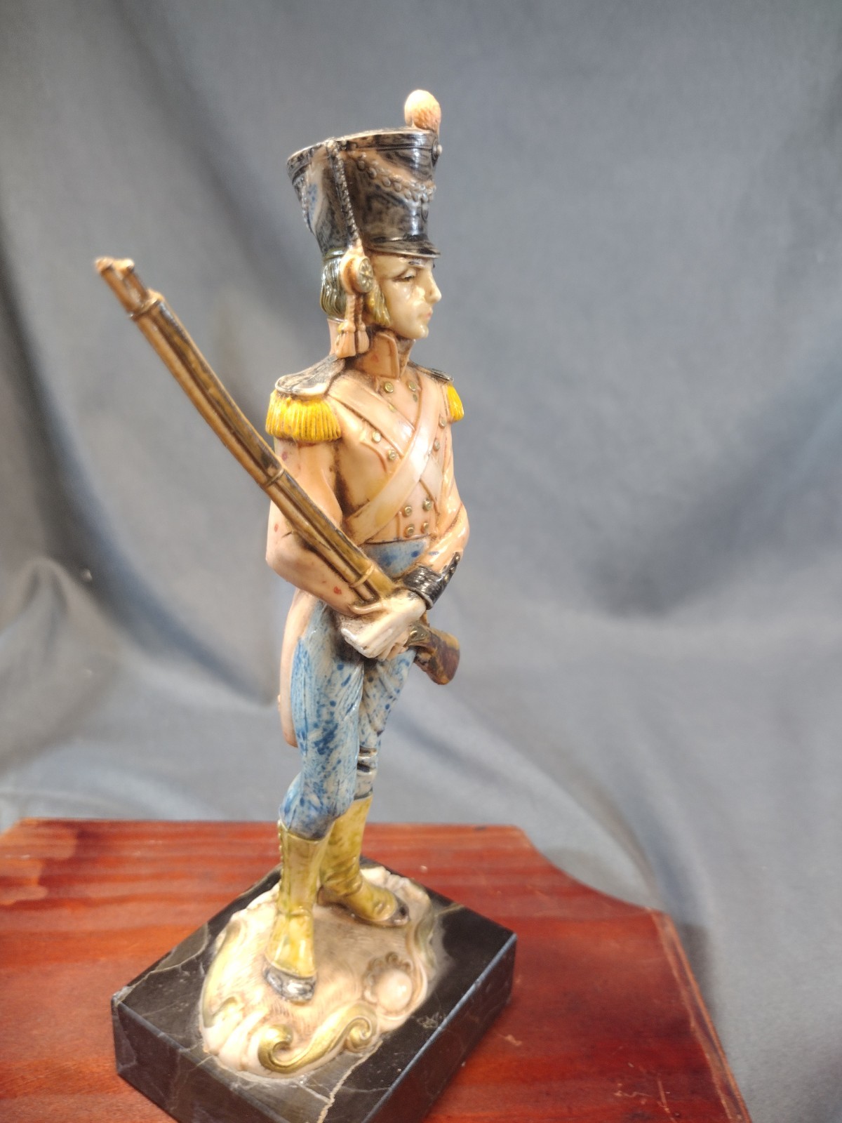 Vintage Fontanini Italy 7.5 Hand Painted Fusilier Soldier PVC Statue Marble Base