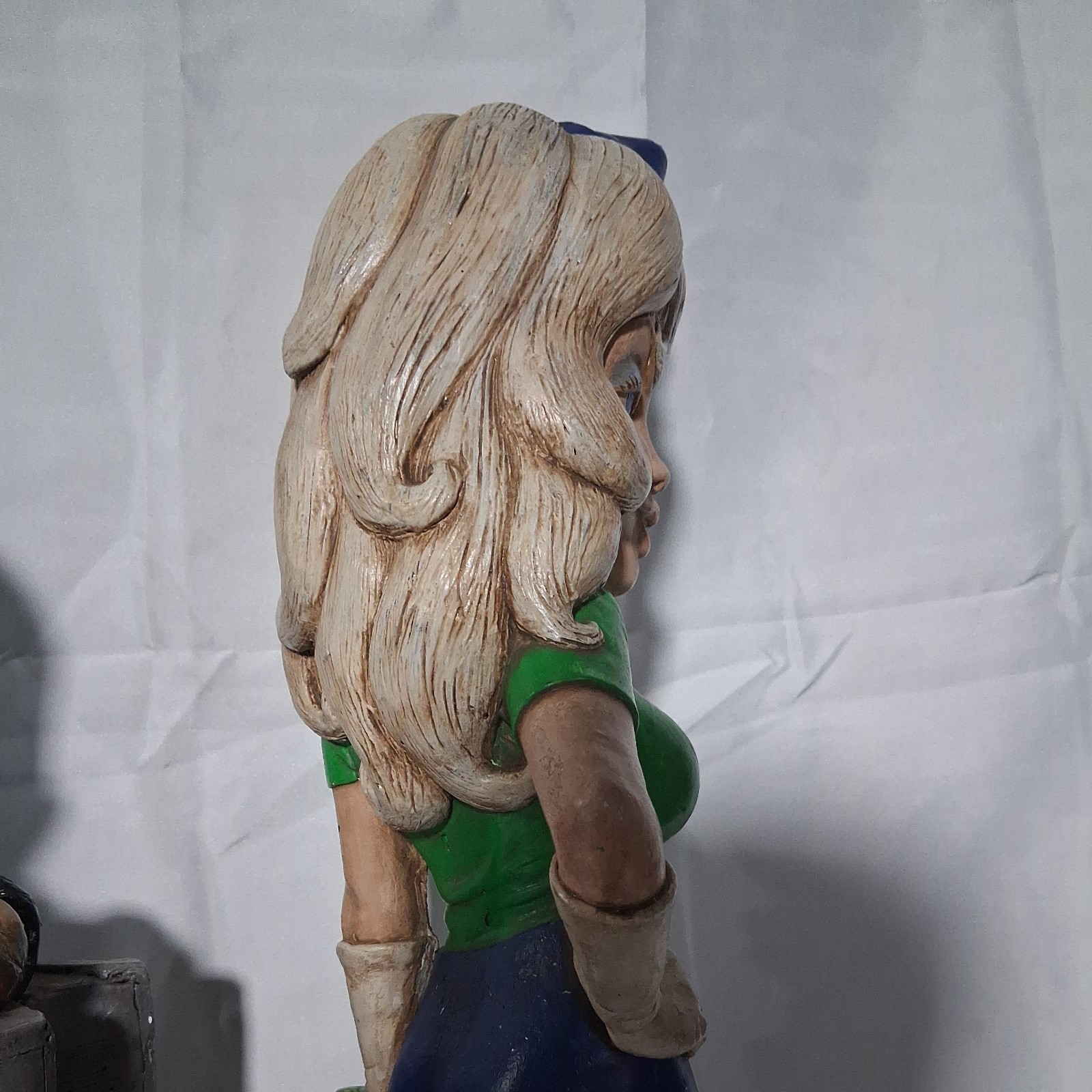 VINTAGE JUTA SANGTHAWEEP “WHY YES I FLY”1974-1976 PLASTER COLLECTION STATUES