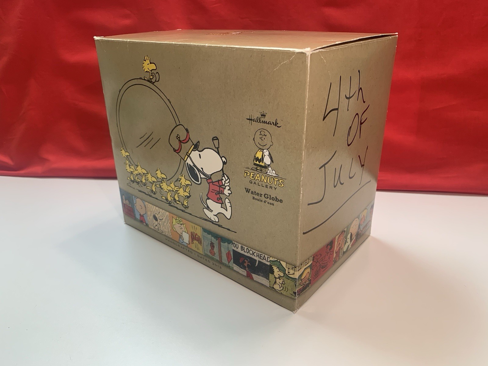 Hallmark Peanuts Gallery Water Globe Celebrate-Life’s A Parade! Snoopy Woodstock