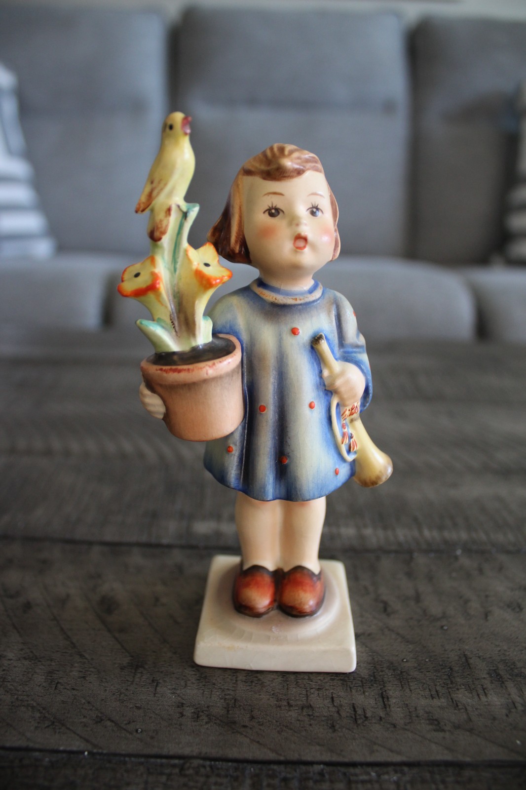 Hummel Figurine “Congratulations” # 17/0 TMK-2 Germany 1940-1959, 5.75″