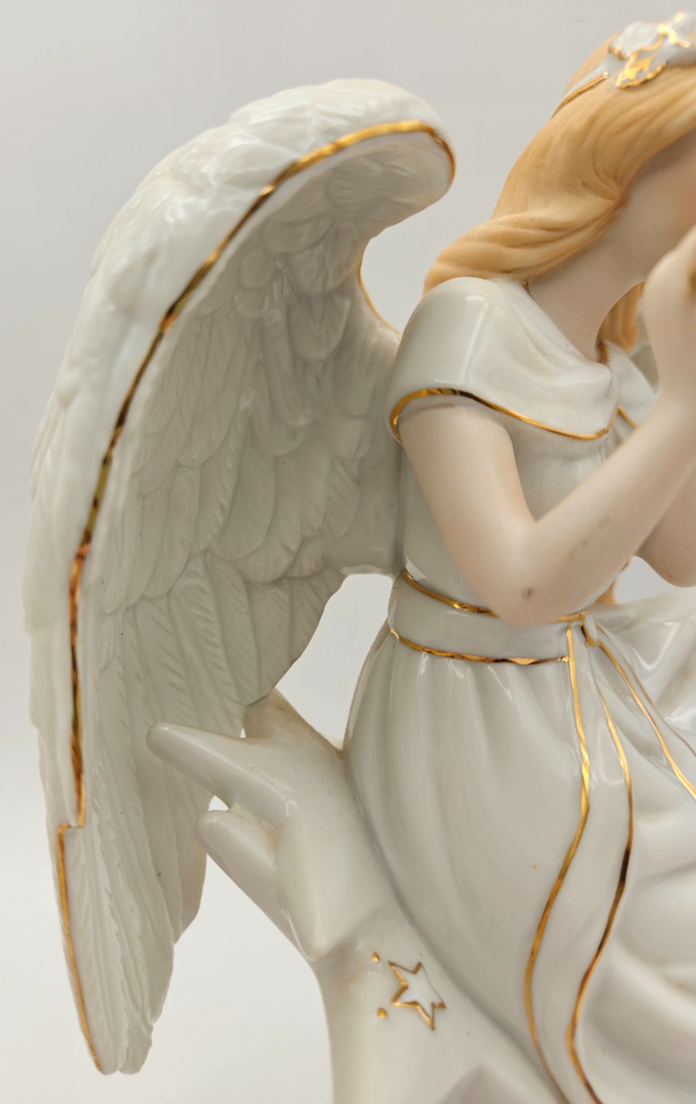 Angel Playing Flute Porcelain Wind Up Music Box Figurine Stars Gold Trim 9″