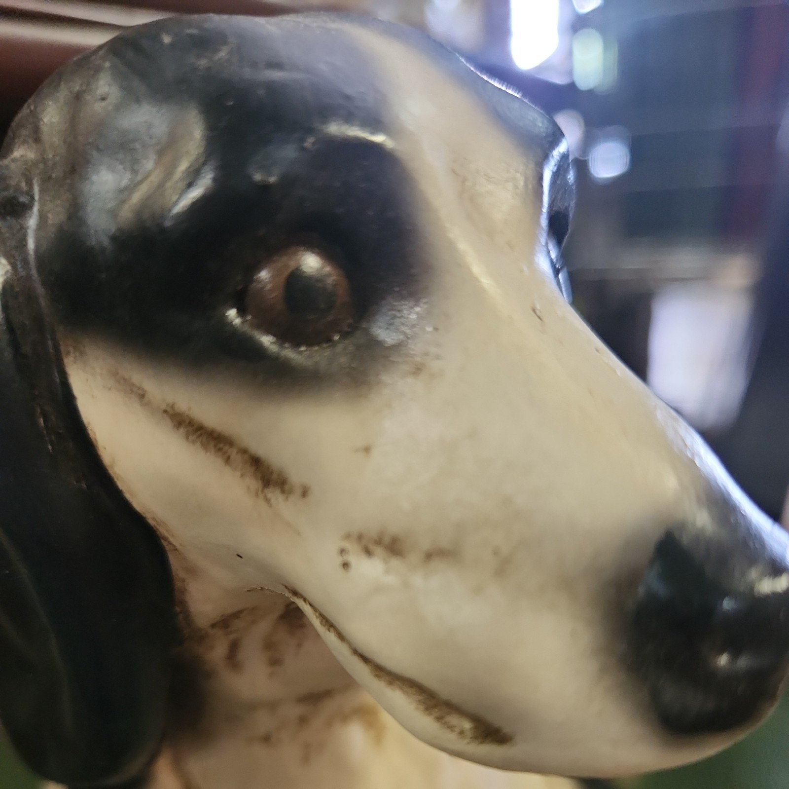 SPRINGER SPANIEL BLACK/BROWN/CREAM FIGURINE 8.5 “IN TALL 5.5 IN WIDE BROWN EYES