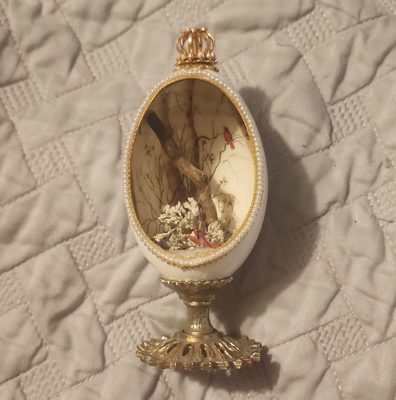 White/Gold Painted Metal Collector Egg Diorama Figurine, 3D Effect, Stand