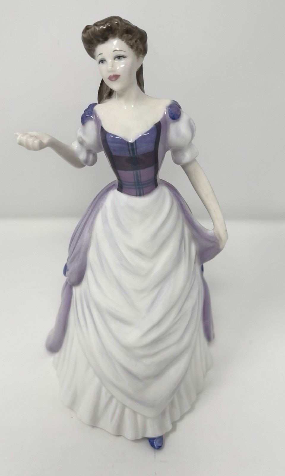 Royal Doulton Classics Pride Of Scotland Bone China Figurine HN4453 2001