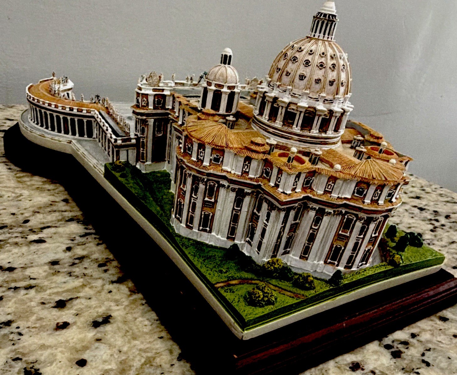 Danbury Mint The Vatican St. Peter’s Basilica Historic Catholic Churches Model