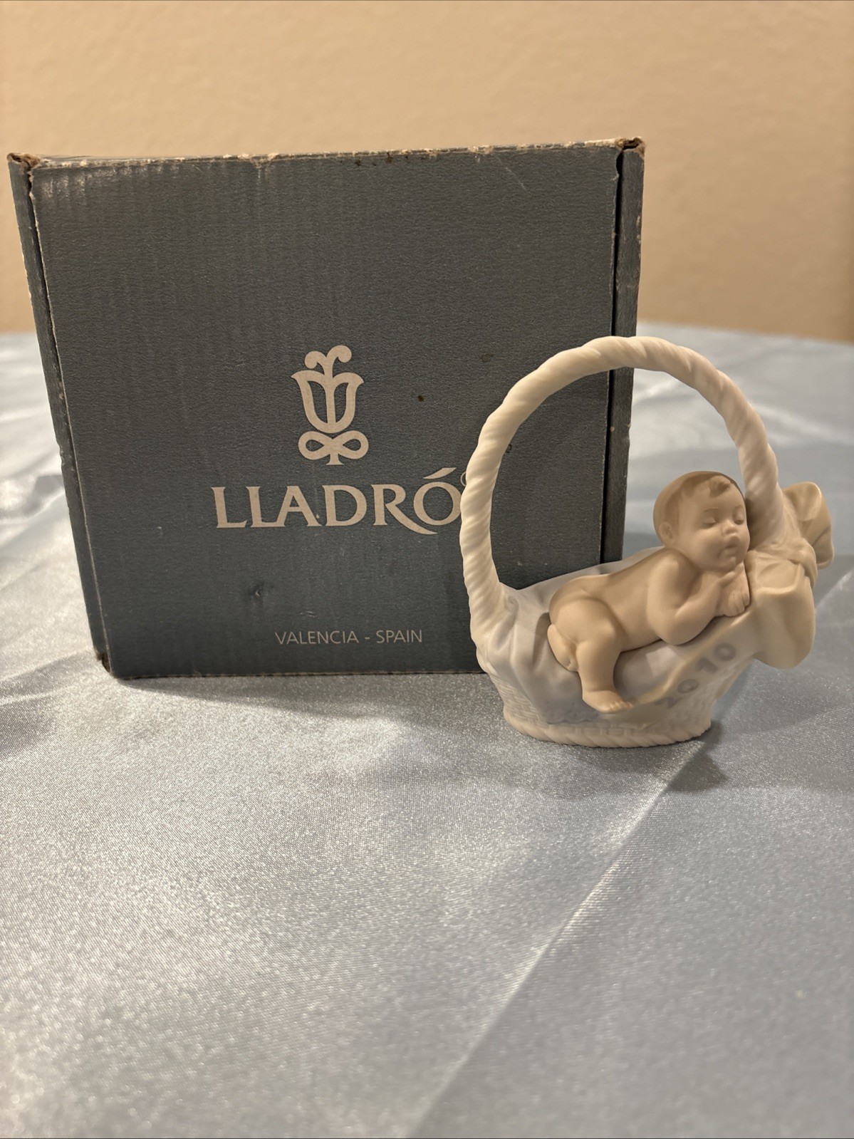 Lladro Porcelain Figurine Titled “Welcome To The Family”