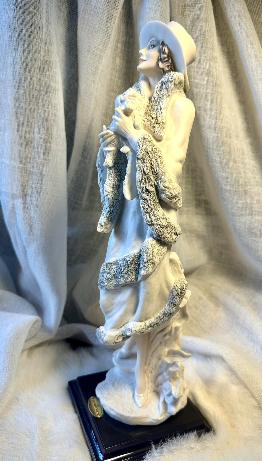 Giuseppe Armani Capodimonte Holly Figurine 0191F Sculpture Florence Italy Statue