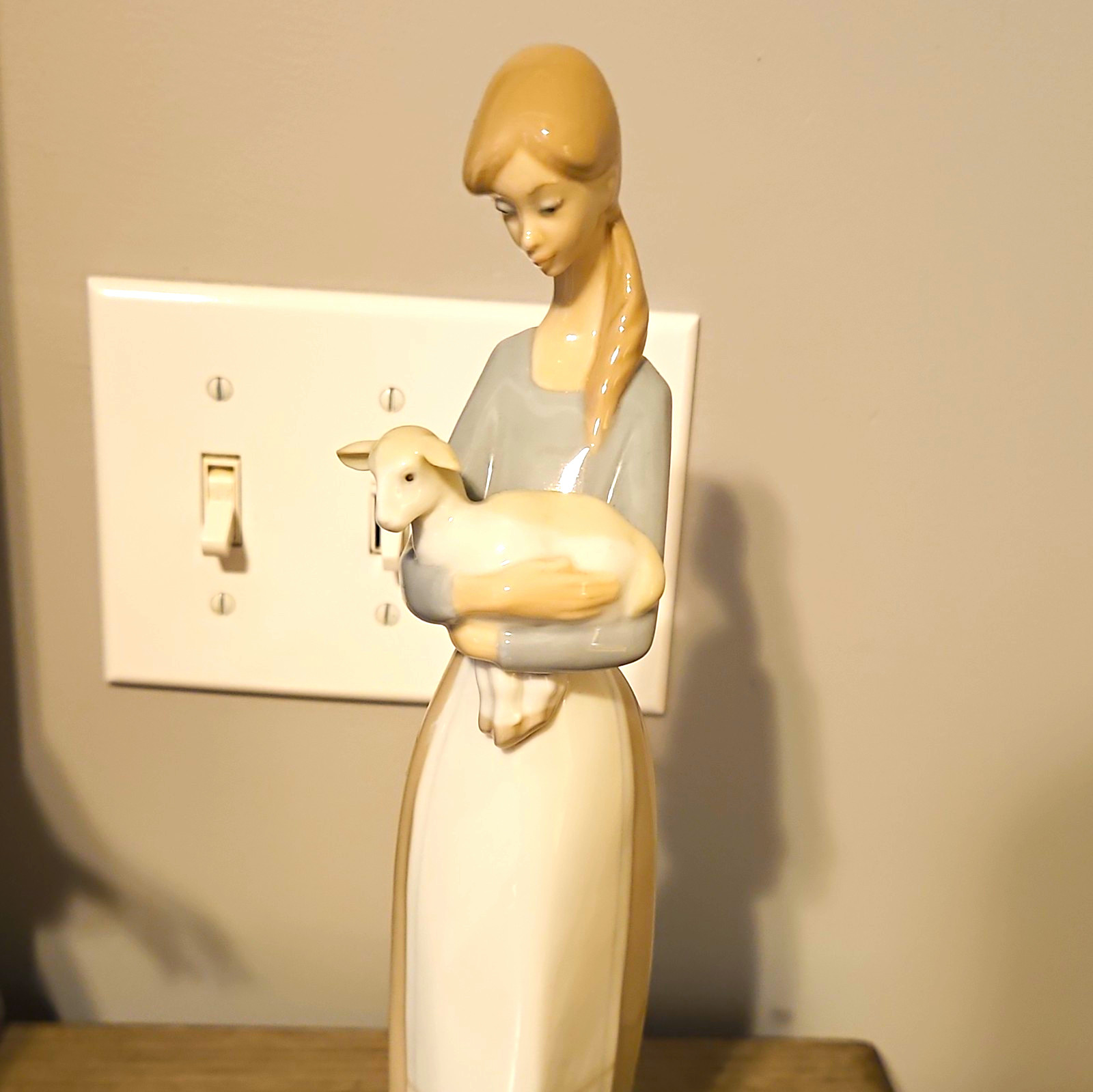 Lladró Hand Painted Porcelain Girl Holding Lamb Figurine Glossy Finish Spain