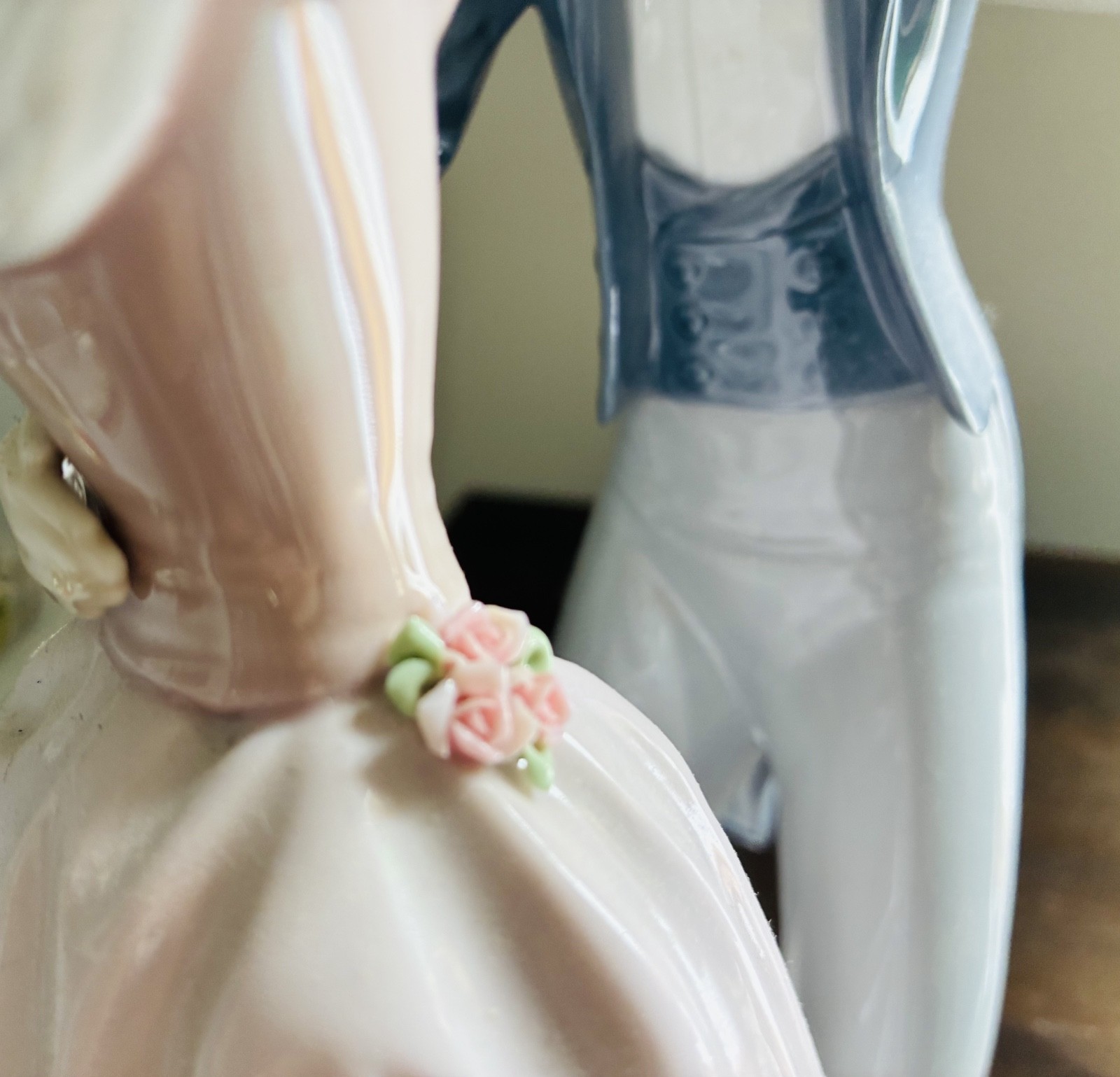 Lladró Figurine #1372 “Anniversary Waltz” – With Box