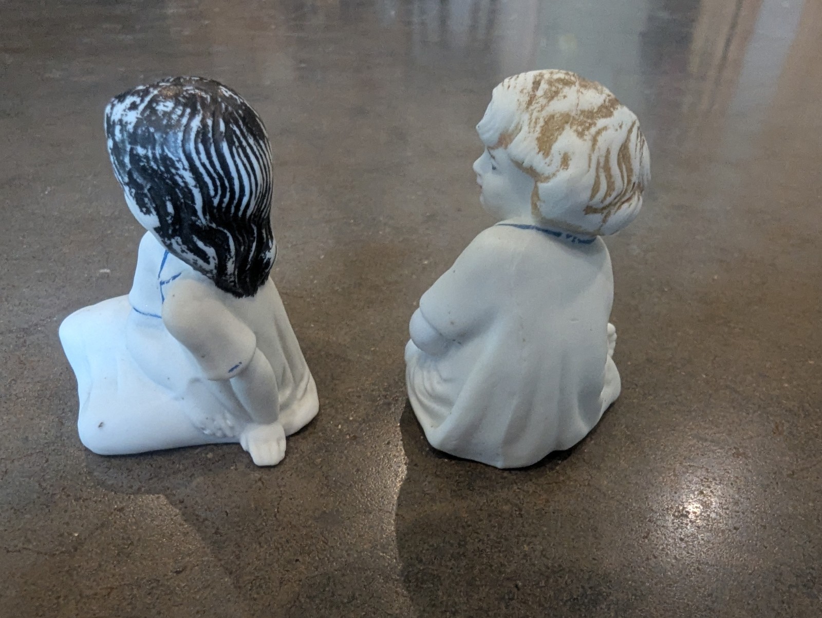 Vintage 2″ Sitting Friends Sisters Porcelain Unmarked similar to Piano Babies