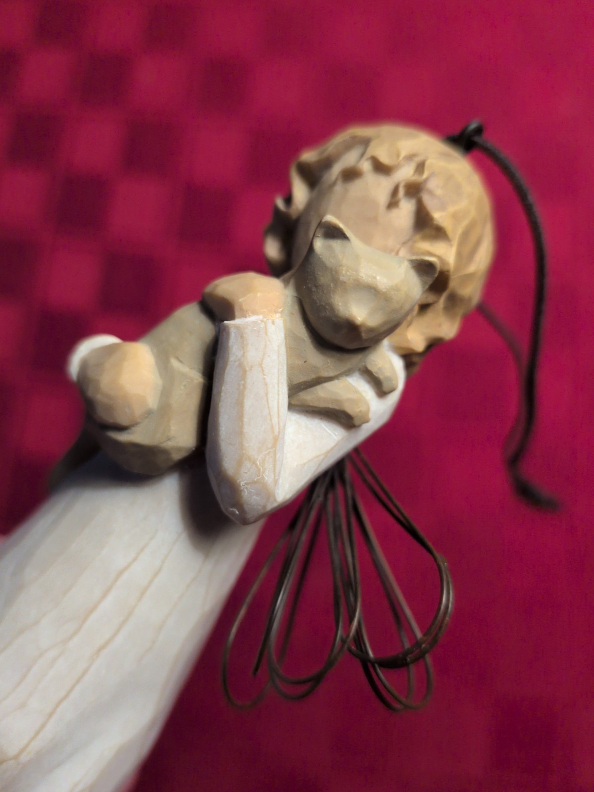 Willow Tree WITH AFFECTION Angel with Cat, Sculpted Hand-Painted Figure 4″