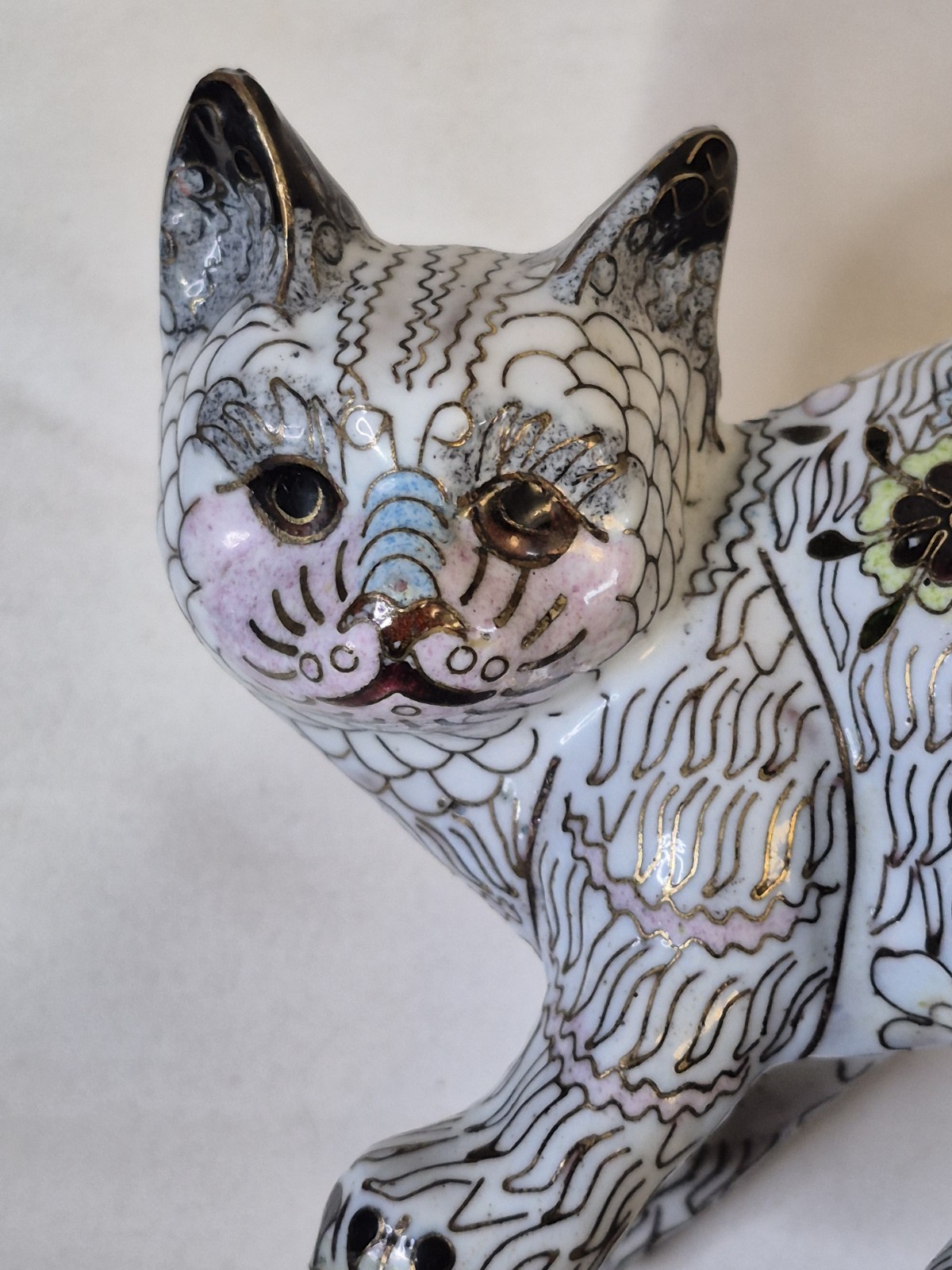 White Cloisonne Cat Kitten Copper Brass Enamel Figurine Statue 4″ RARE Vintage
