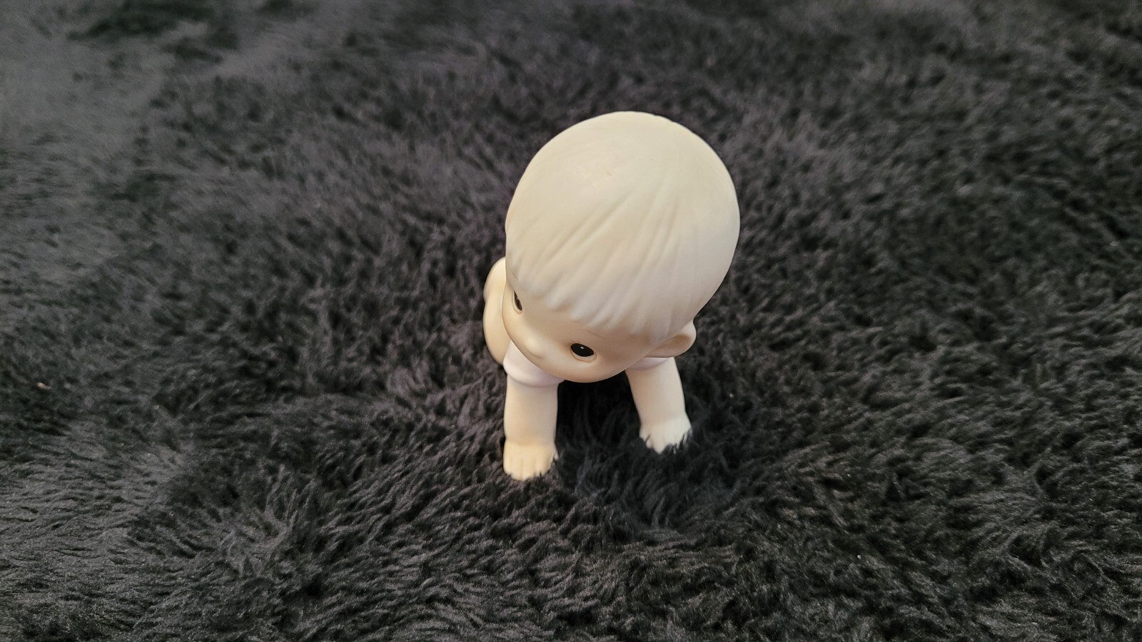 Vintage Precious Moments Figurine Baby Boy Crawling 1983 Jonathon & David E-2852